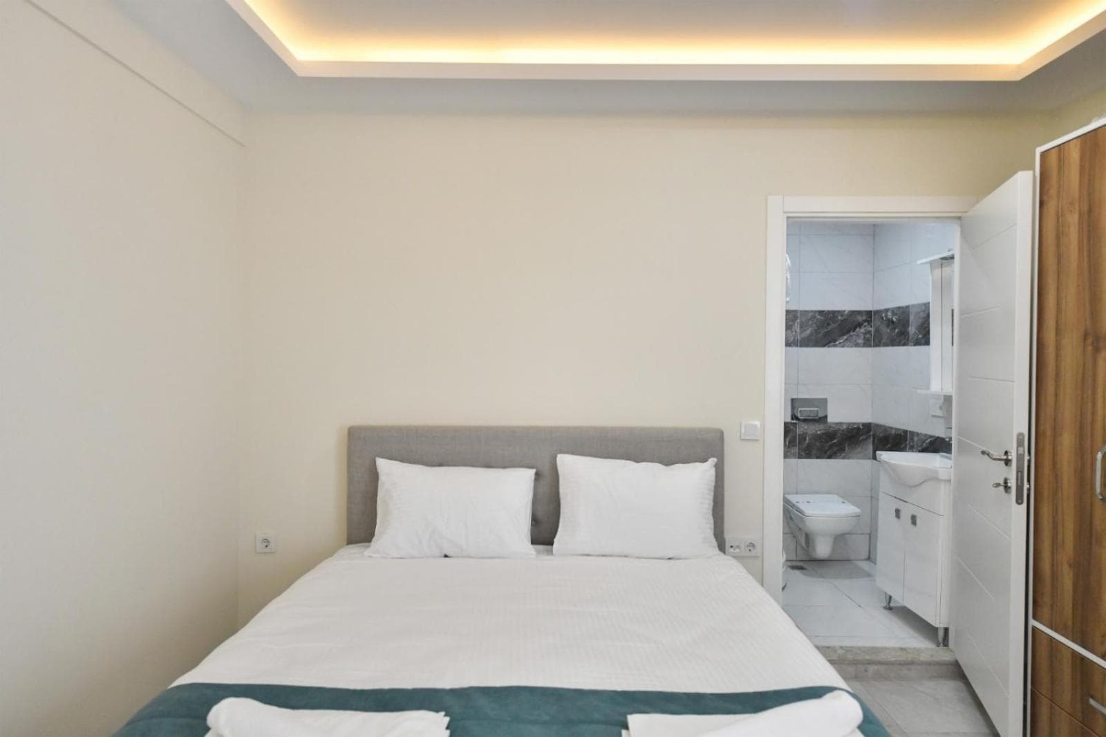 Lamira Apart Holiday&Guest House