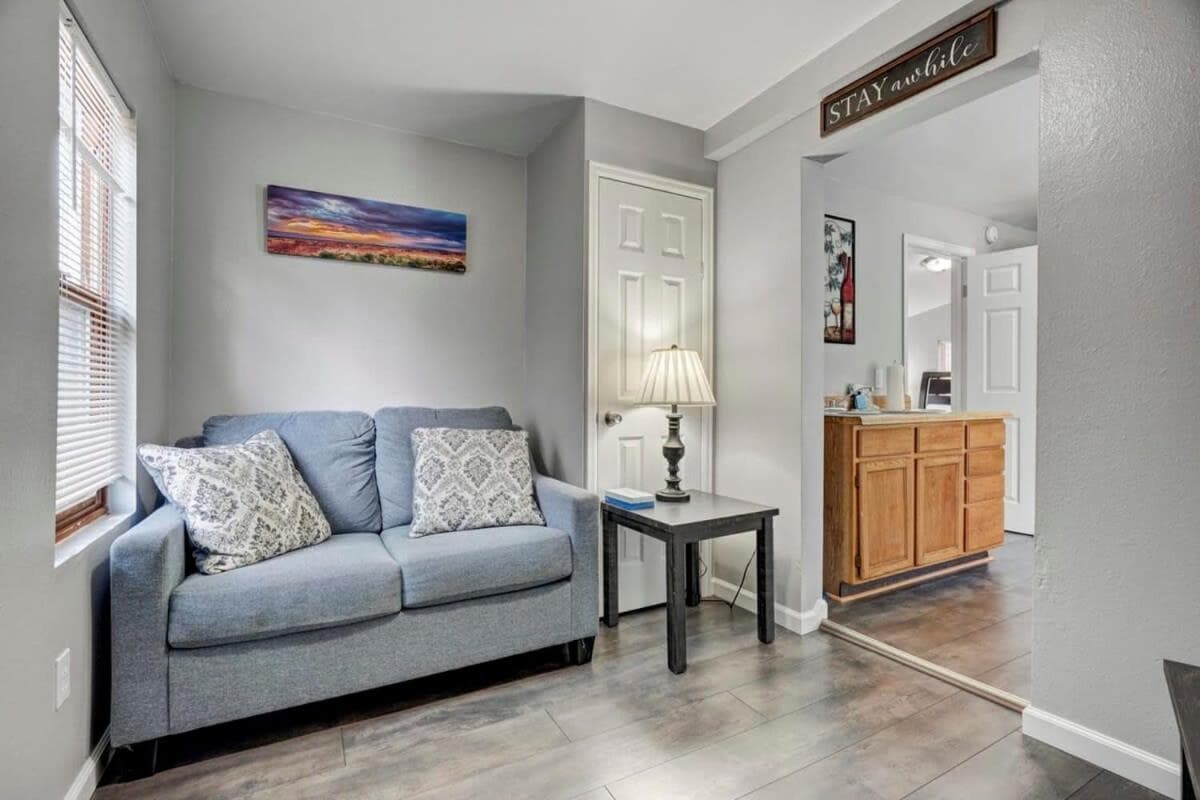 Charming Half Pint Downtown Stay Pet Friendly