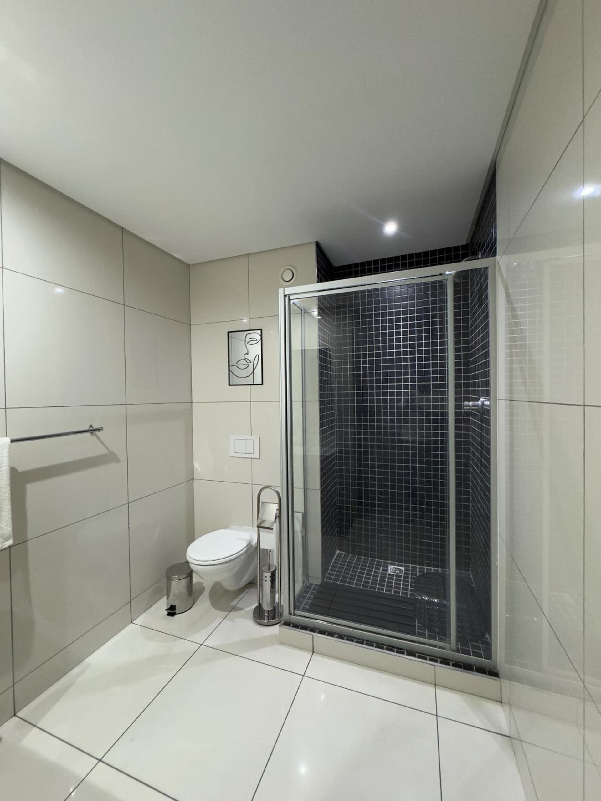 Gracelyn KJG CBD Gym & Pool Apartment at 77 on Independence