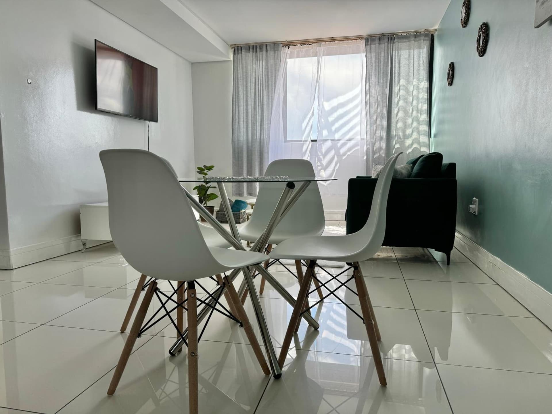 Gracelyn KJG CBD Gym & Pool Apartment at 77 on Independence