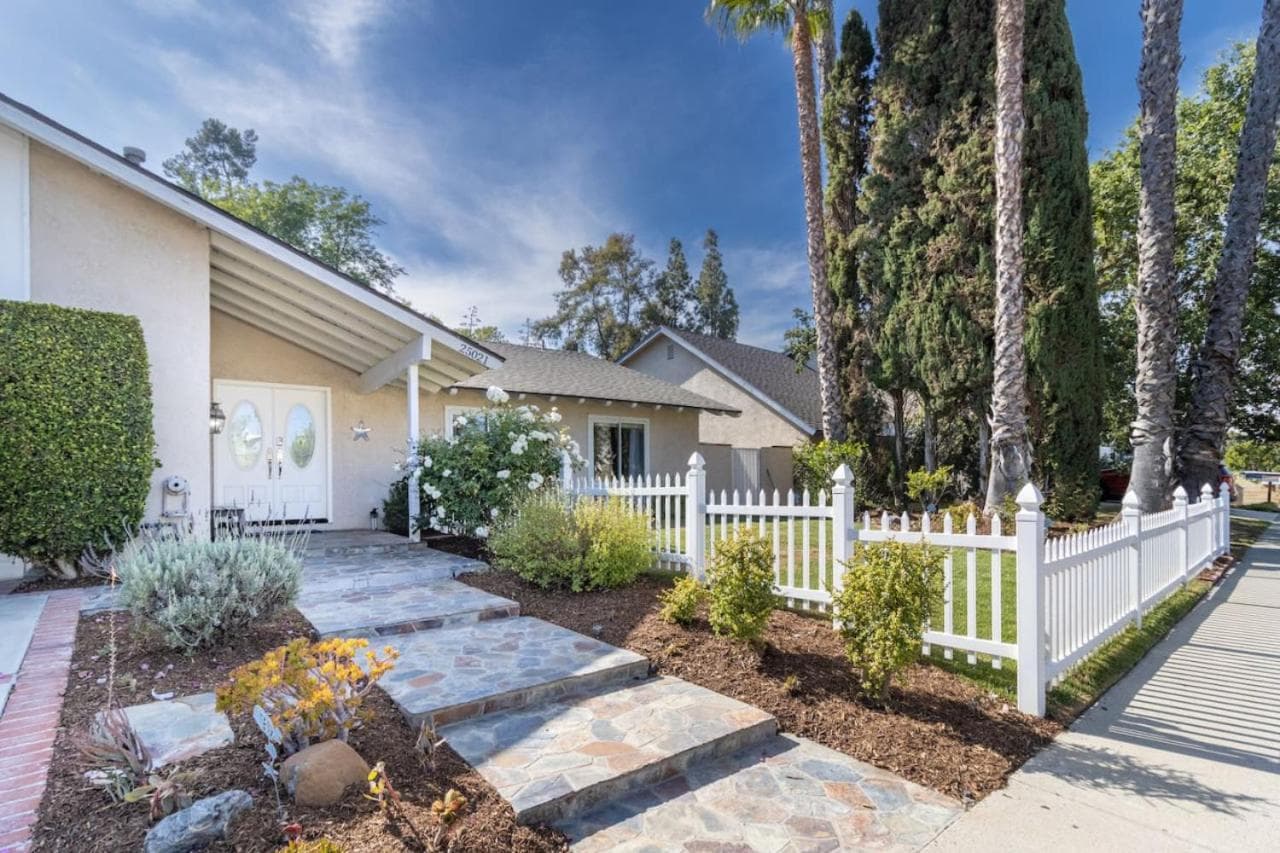Stunning 4 Bedroom 1 Level- Pool, Spa, Grass Yard, Fire Pit, Garage, BBQ
