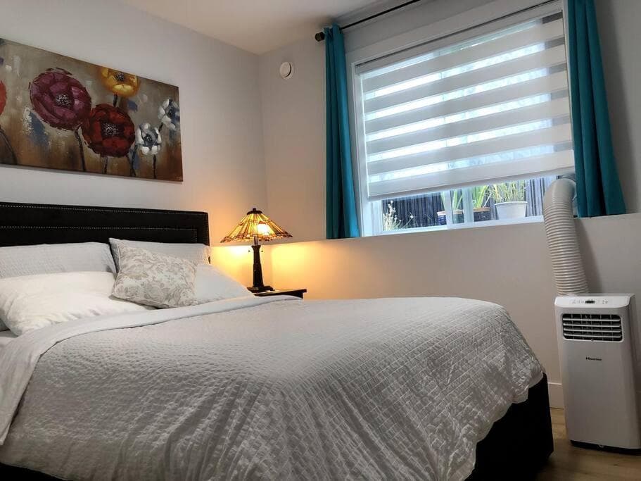 Gorgeous 2 Bedrooms Suite Private entrance with patio-Free Parking