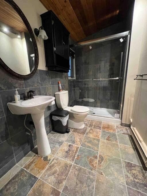 Waterfront Retreat, Beach Access, Group Friendly, Sleeps 14