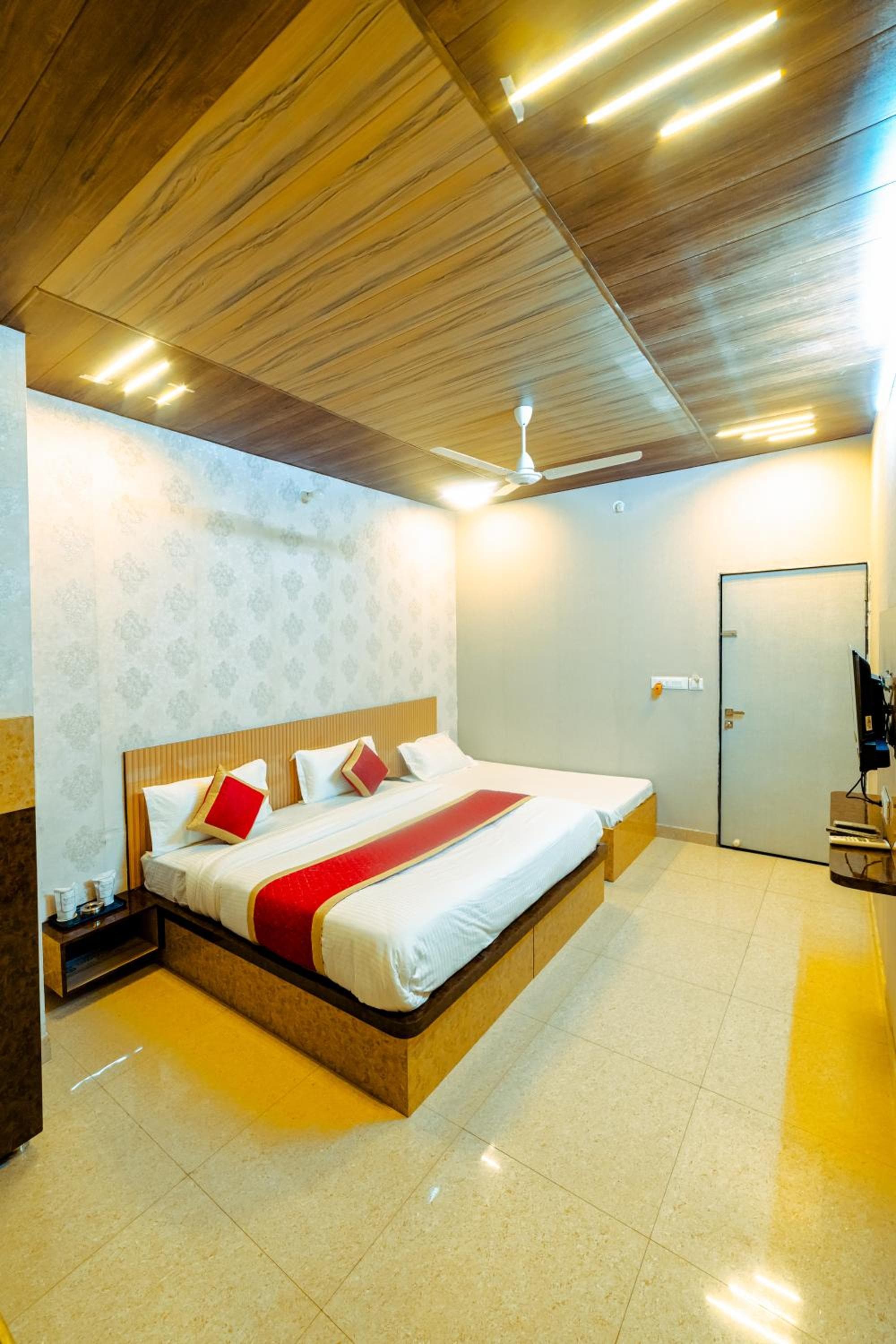 HOTEL METRO REGENCY INN