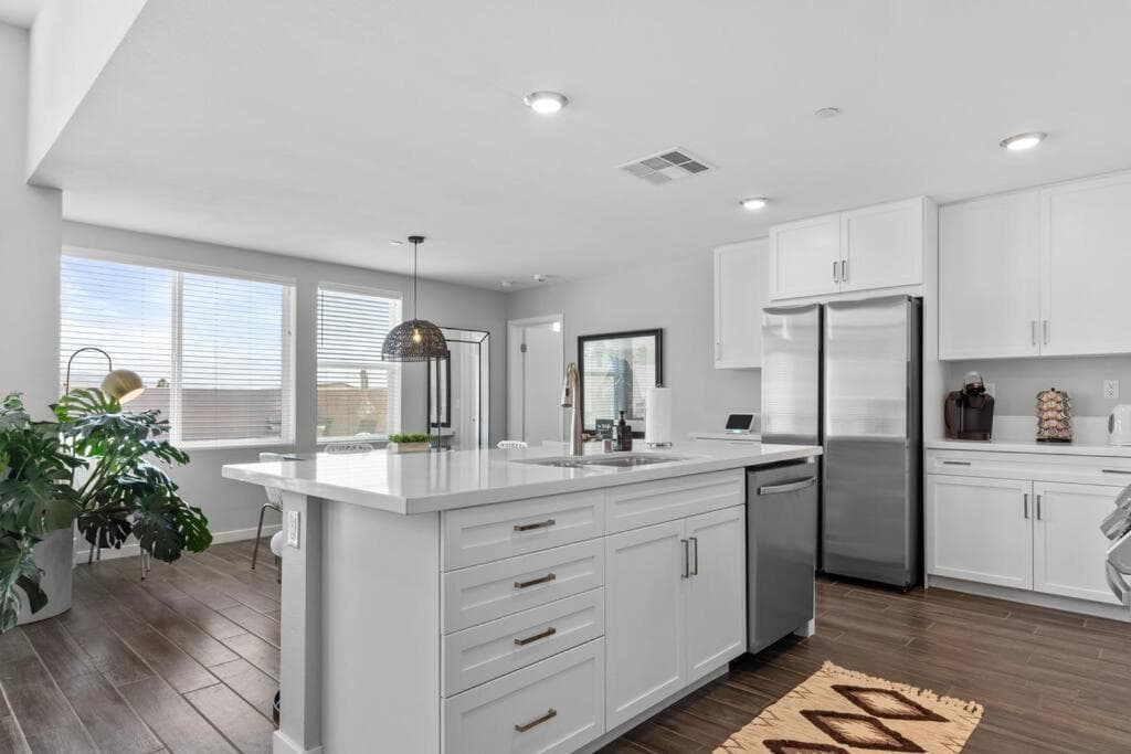 4BR Desert Paradise Saltwater Pool/Spa & View