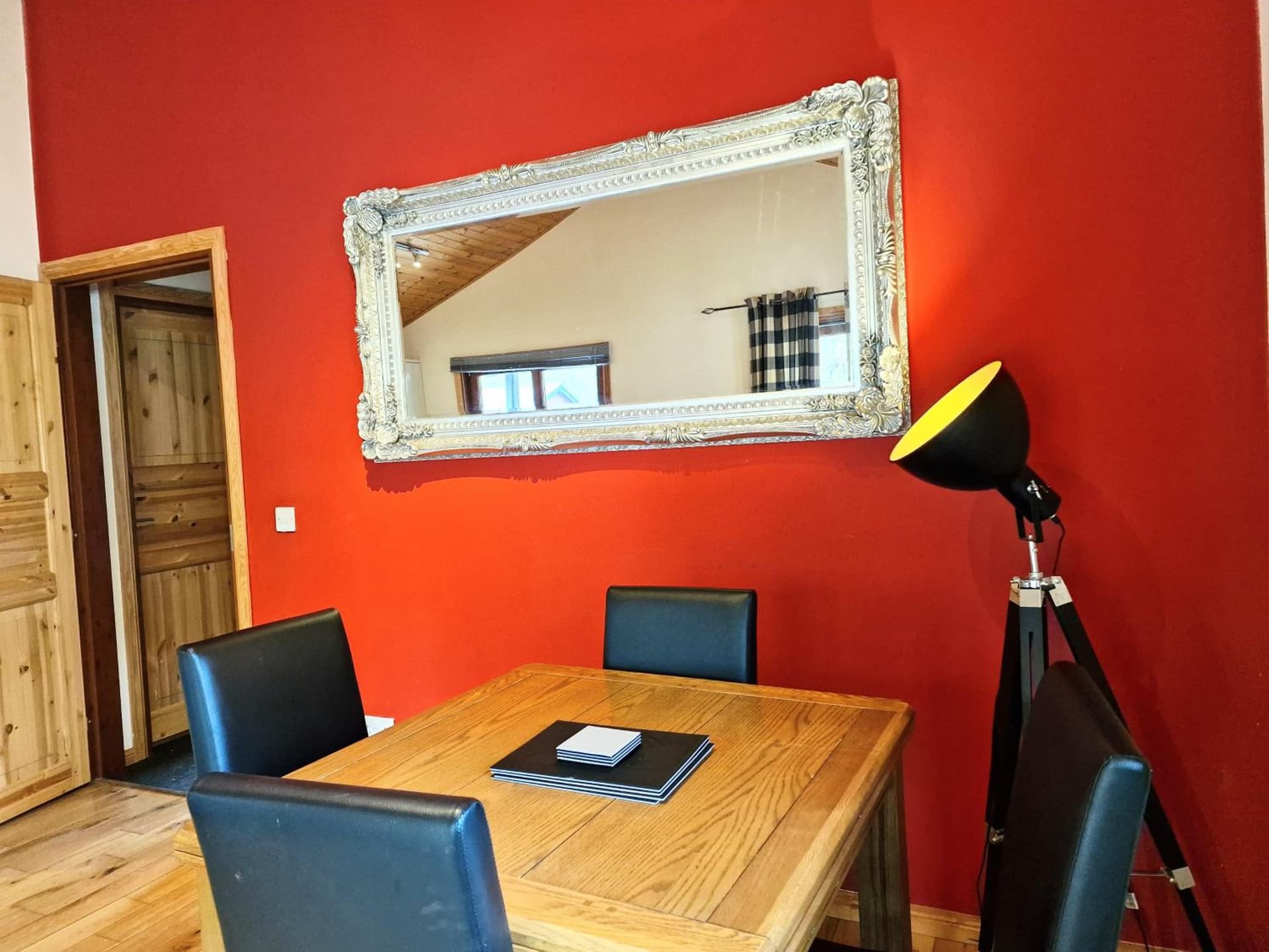 Kingfisher Lodge - Private Hot Tub - Infrared Sauna - Dog Friendly