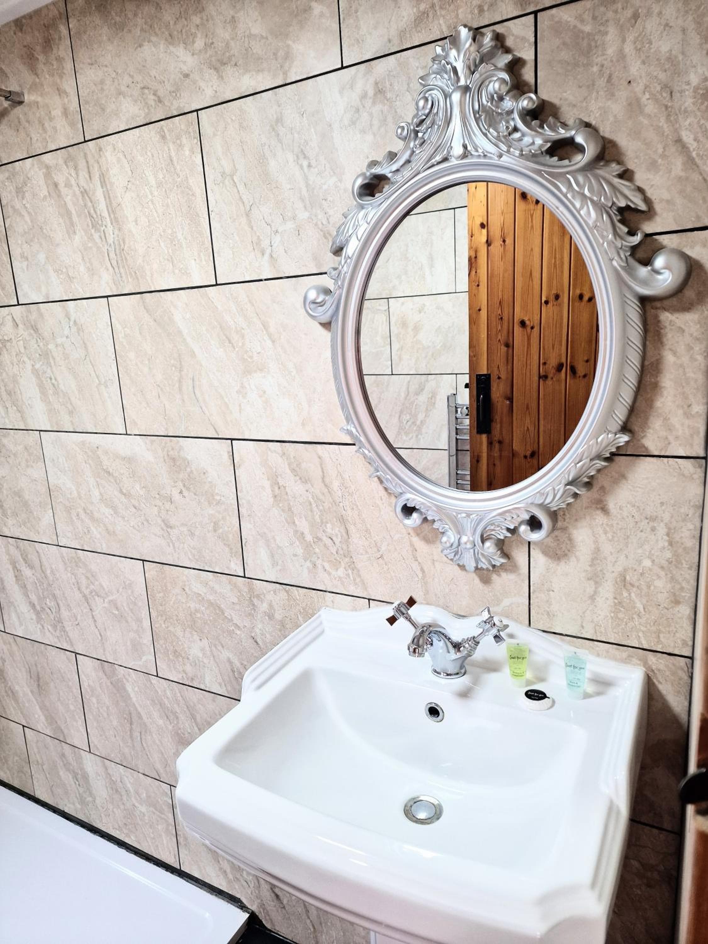 Otter 2 Lodge - Private Hot Tub- Dog Friendly - Wiltshire-Bristol