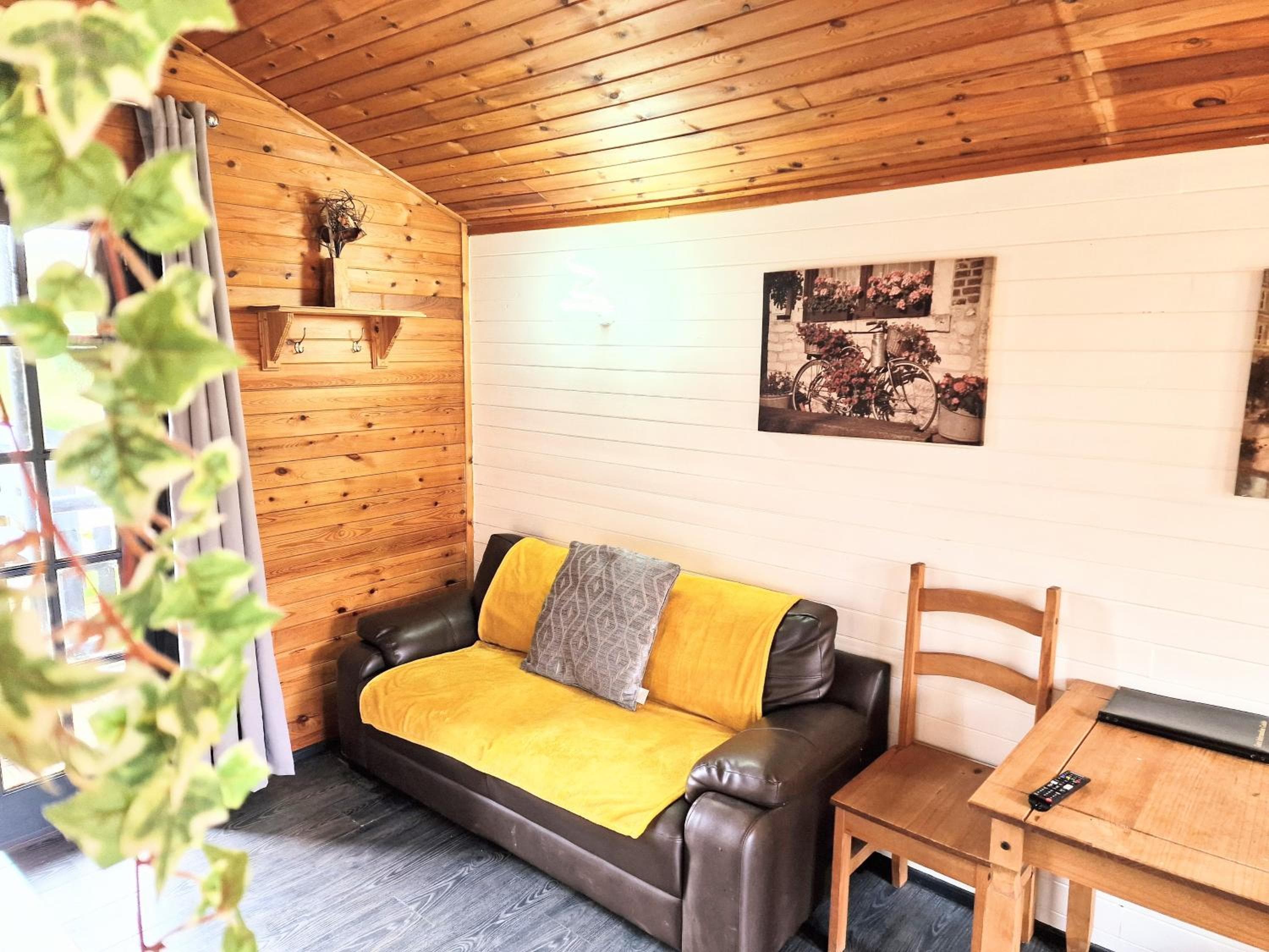 Otter 2 Lodge - Private Hot Tub- Dog Friendly - Wiltshire-Bristol