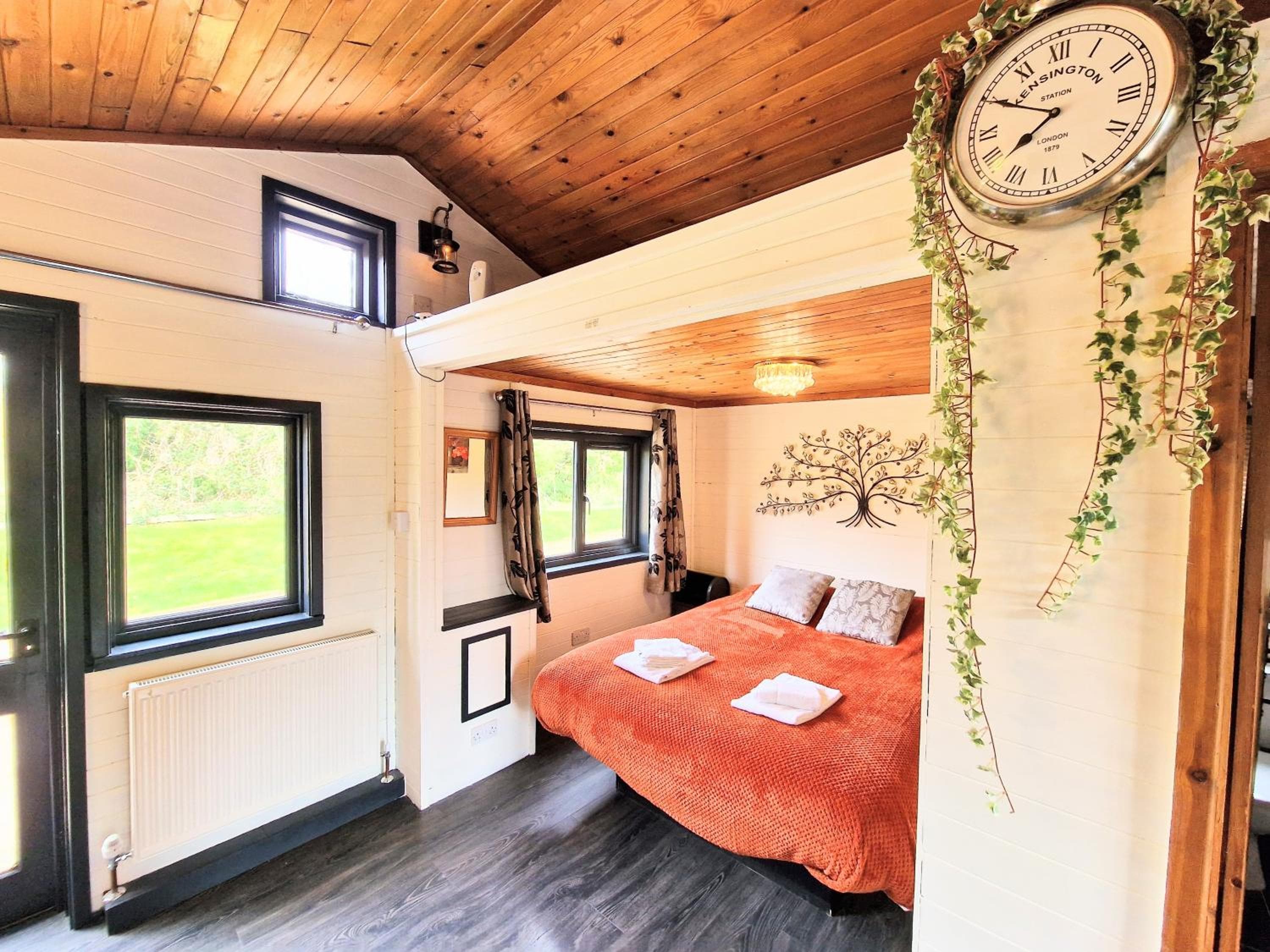 Otter 2 Lodge - Private Hot Tub- Dog Friendly - Wiltshire-Bristol
