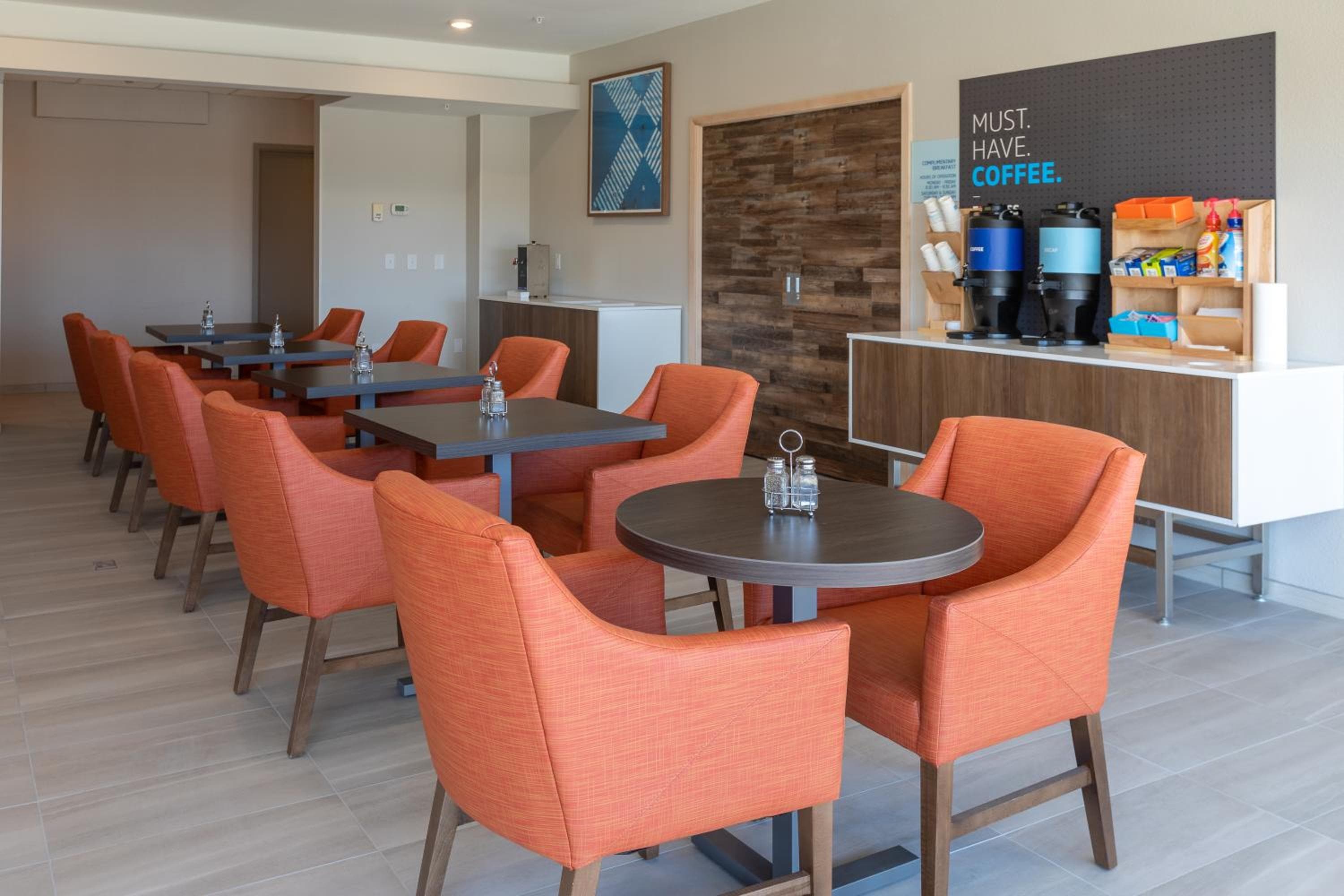 Holiday Inn Express & Suites Englewood - Denver South by IHG