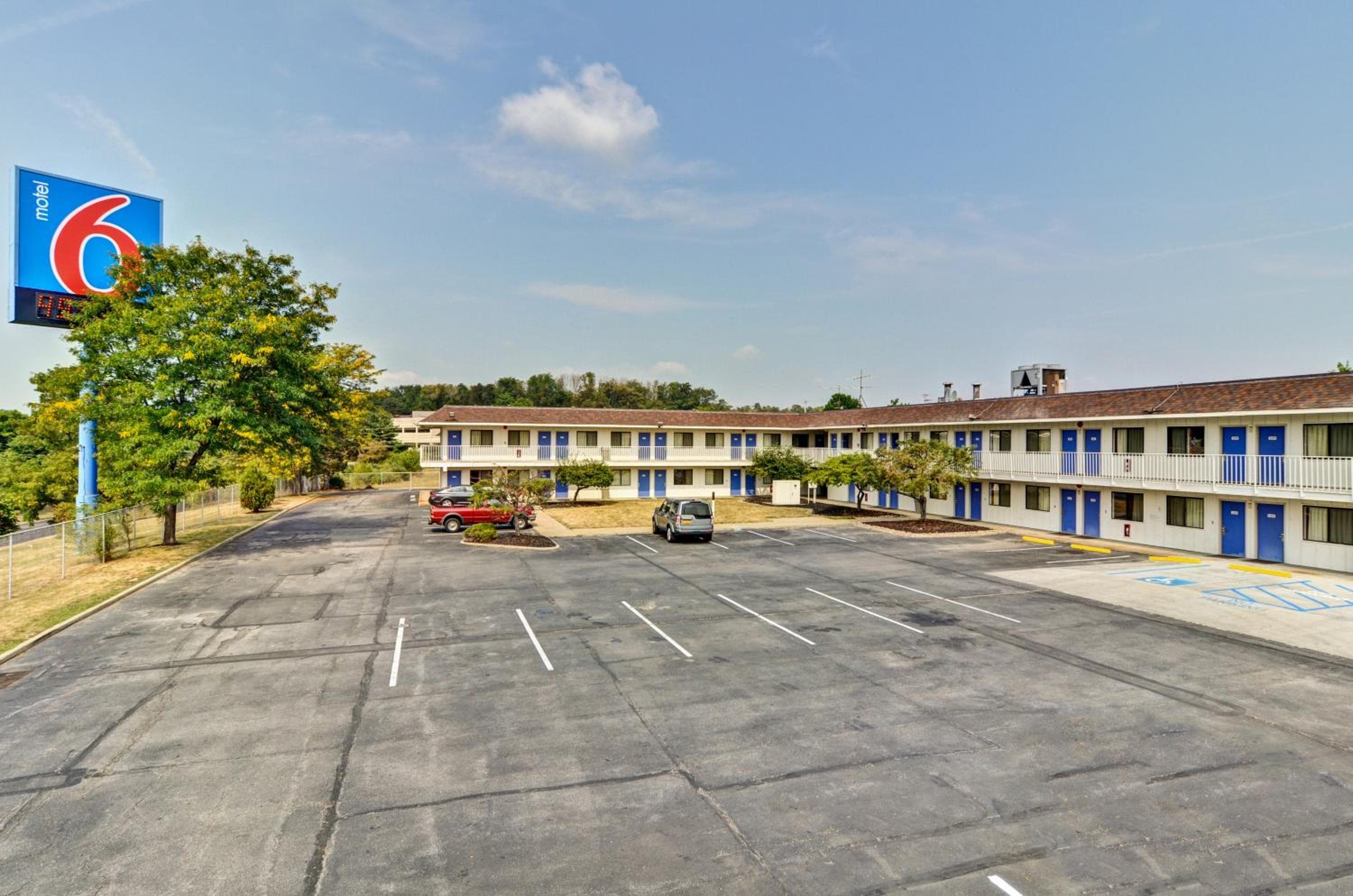 Motel 6 Pittsburgh, PA - Crafton