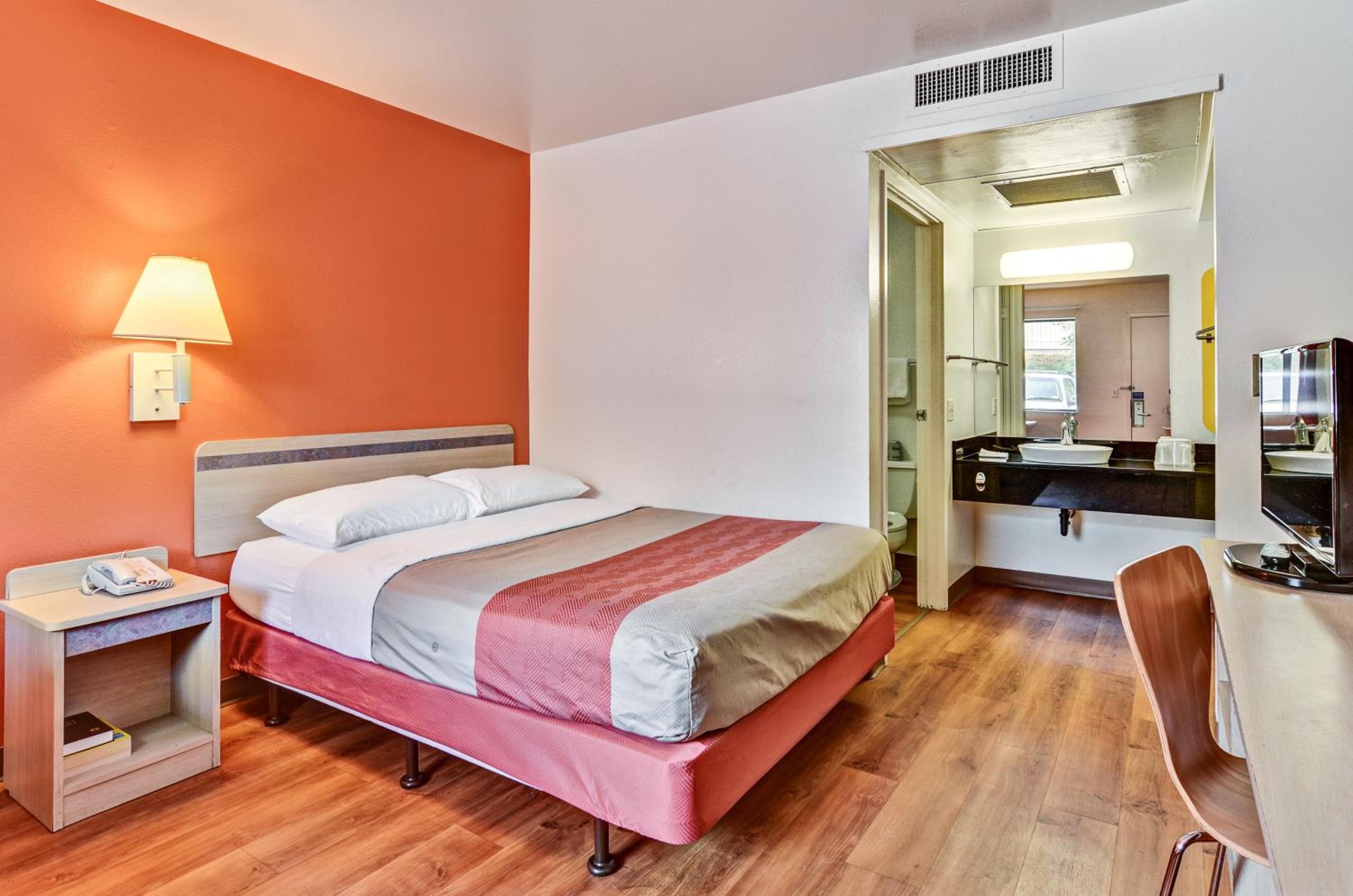 Motel 6 Pittsburgh, PA - Crafton