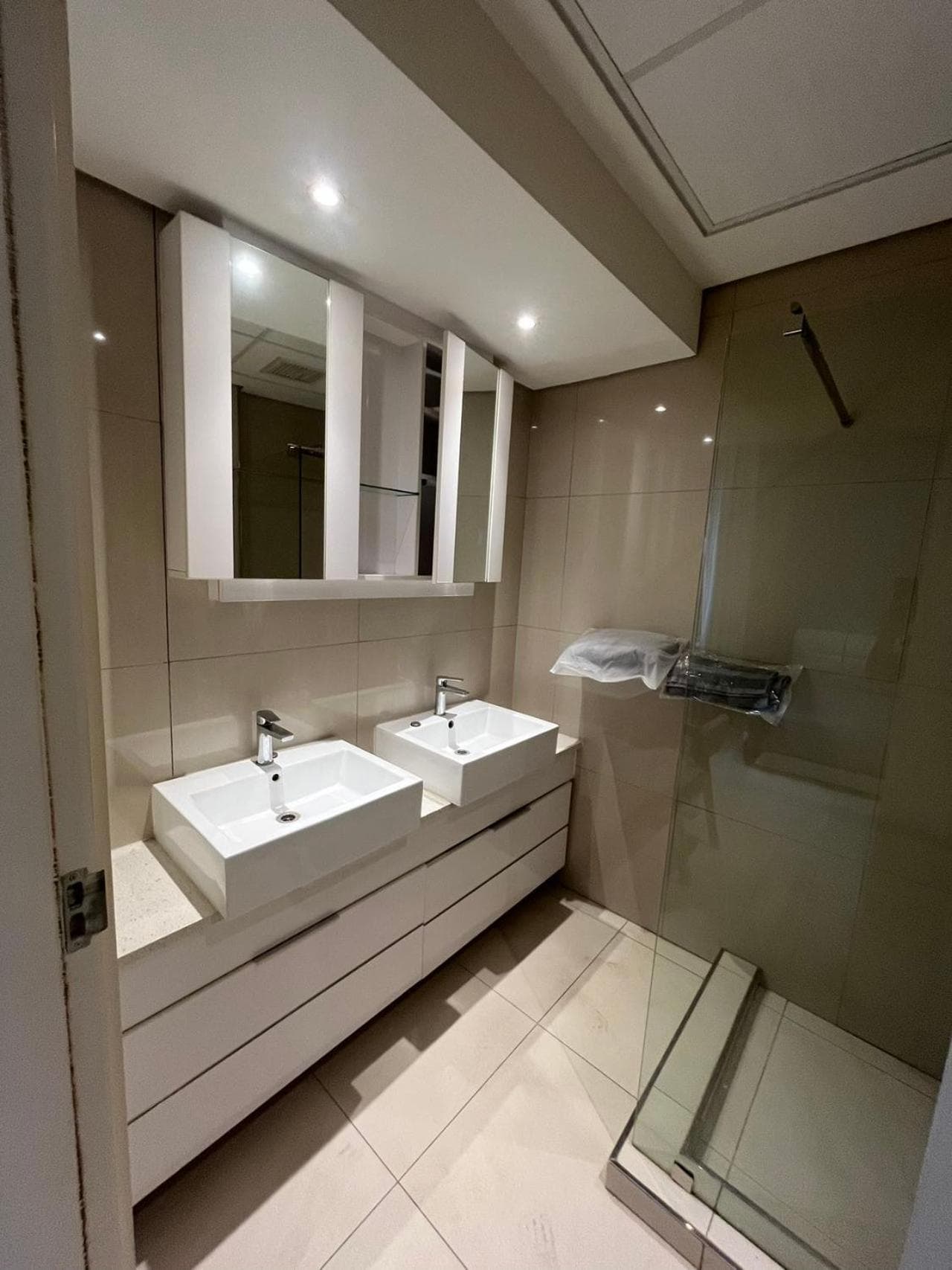 Room 50Two, Itower Apartment, CBD, Gaborone