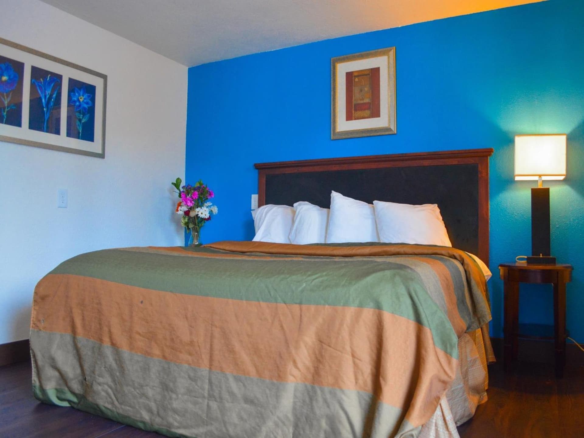 Del Rancho Motel By Townhouse Portland OR Hwy 205