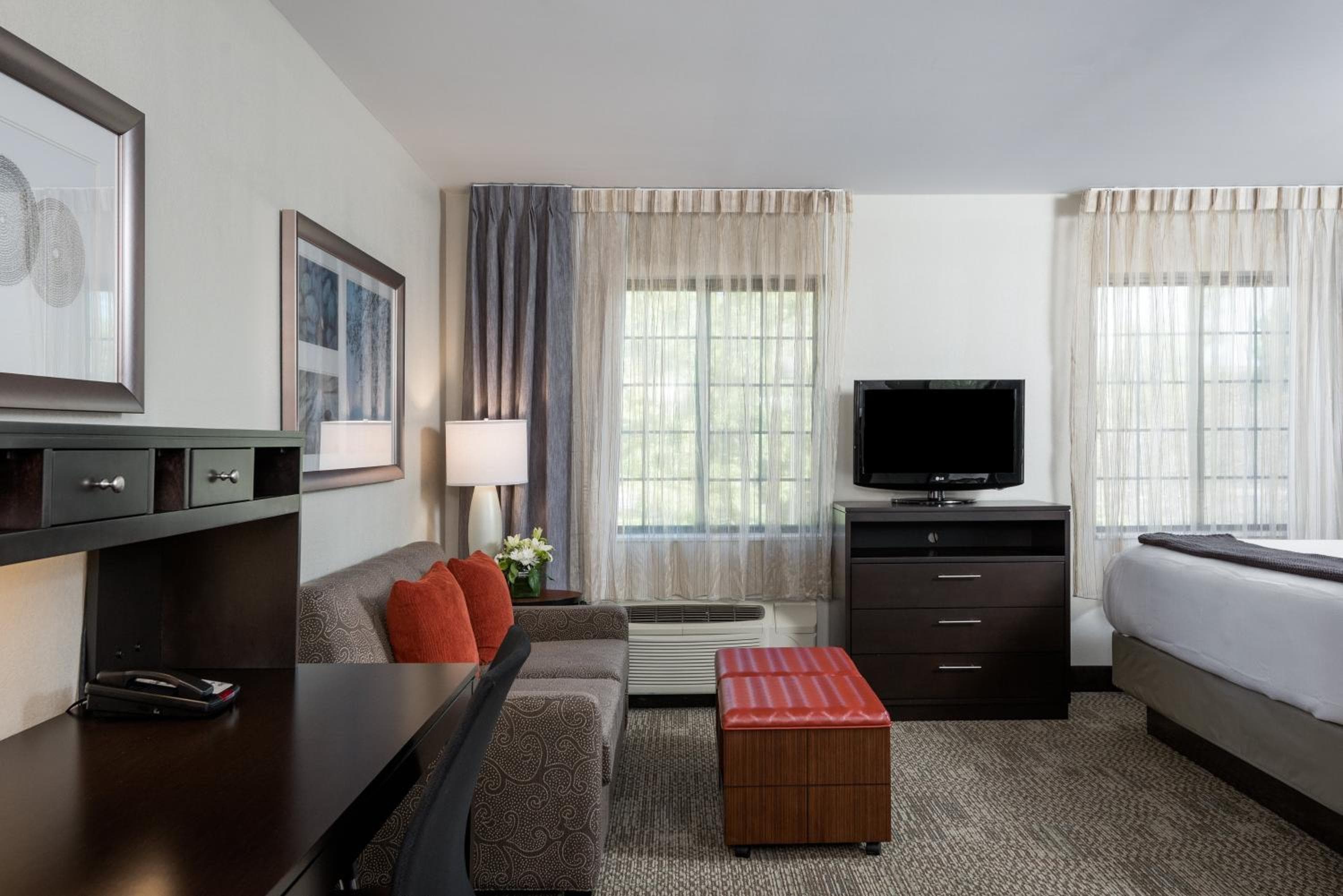 Staybridge Suites Chantilly Dulles Airport by IHG
