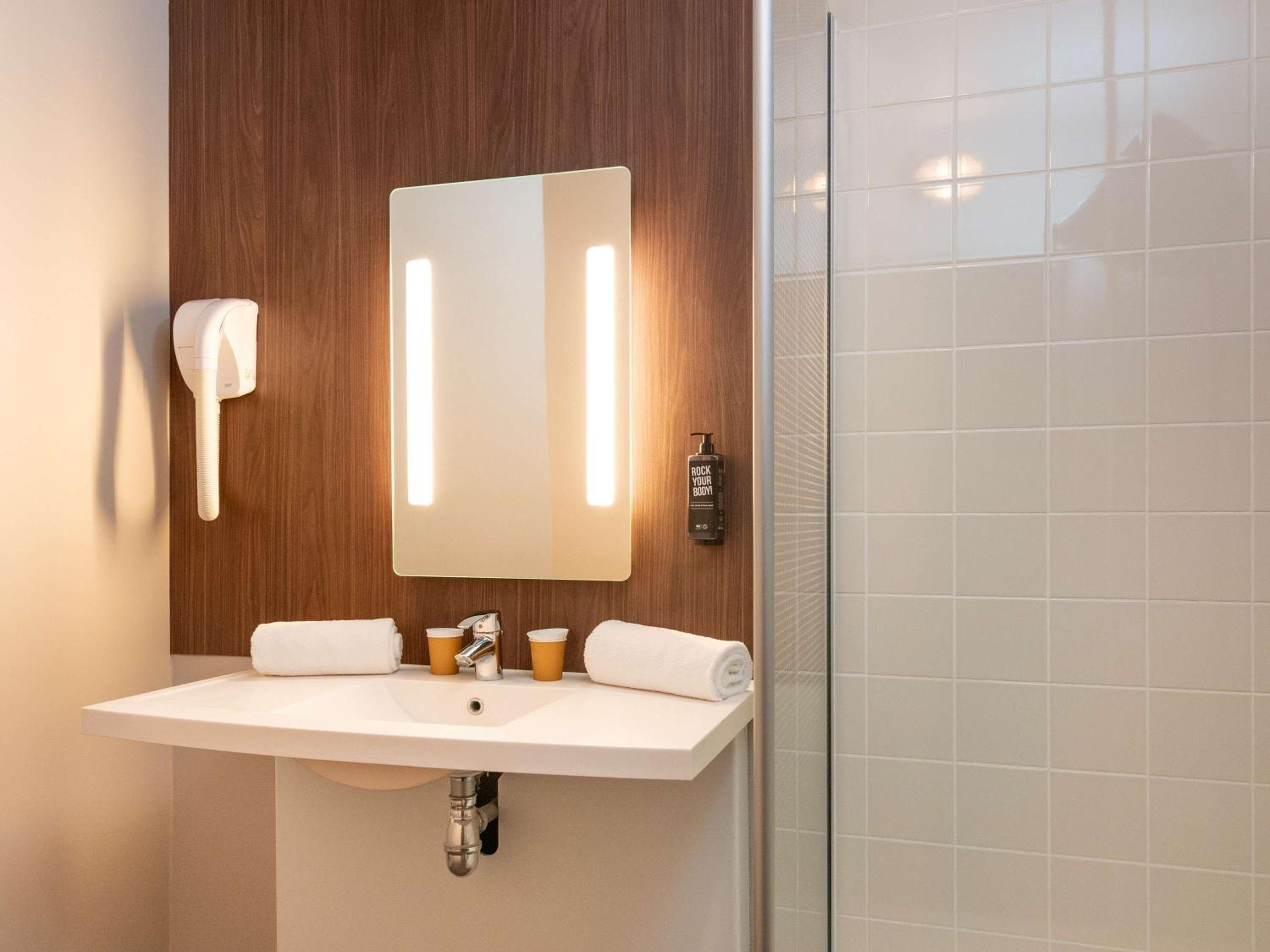 IBIS STYLES Rouen Parc Expos Zenith