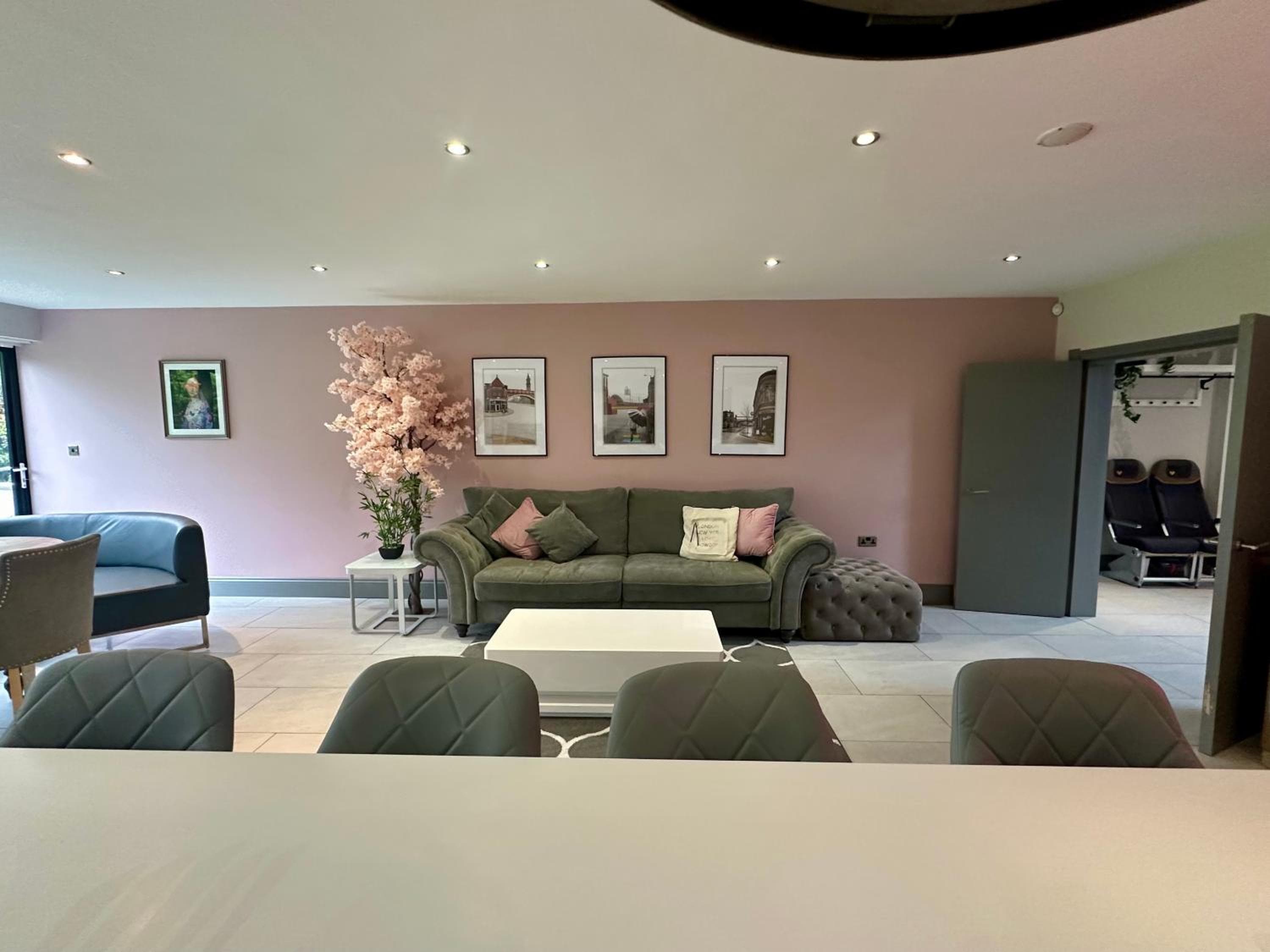 Luxury 5 Bed All En-Suite Cinema Room