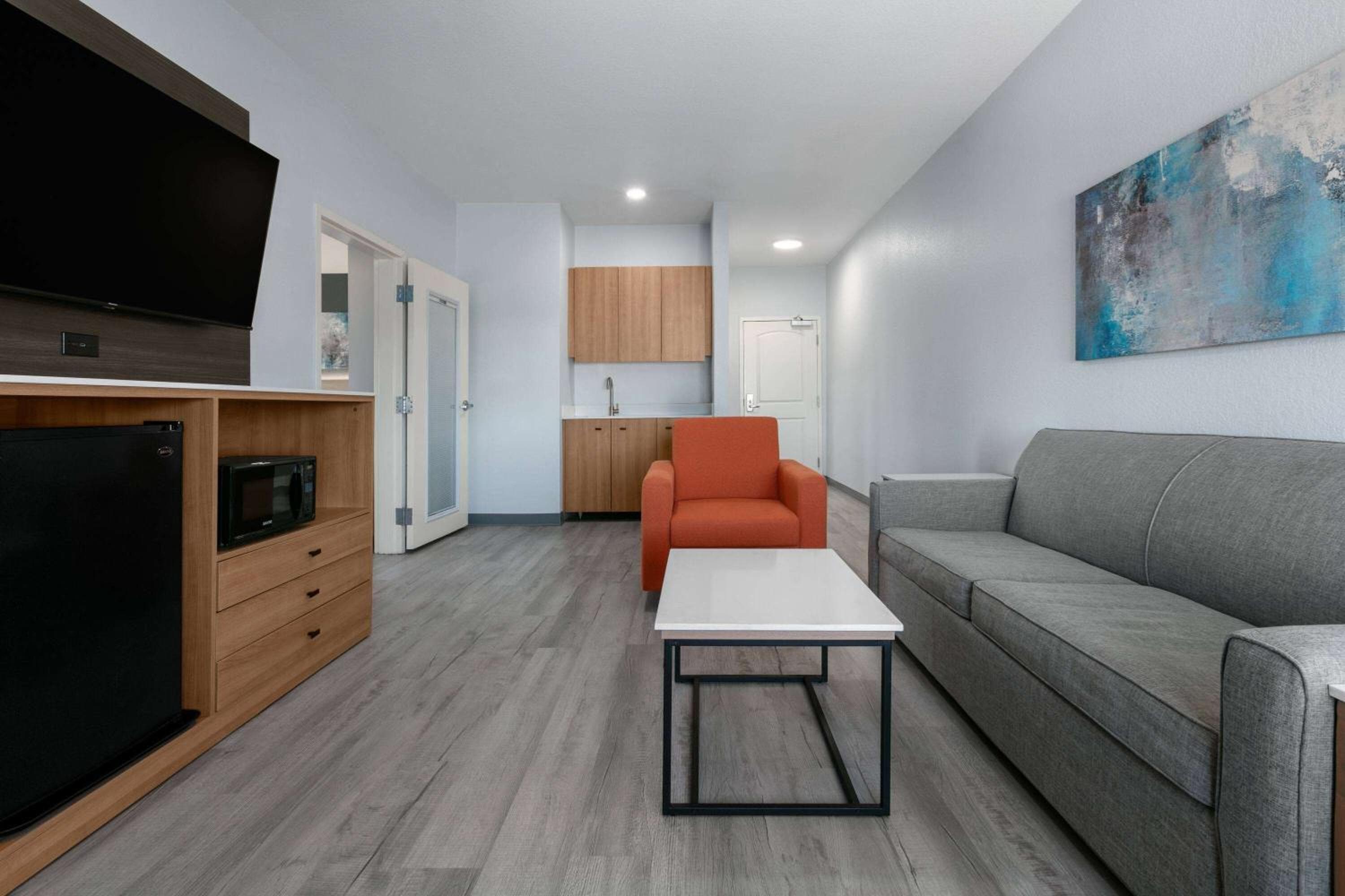 La Quinta Inn & Suites by Wyndham Ft Worth-Burleson