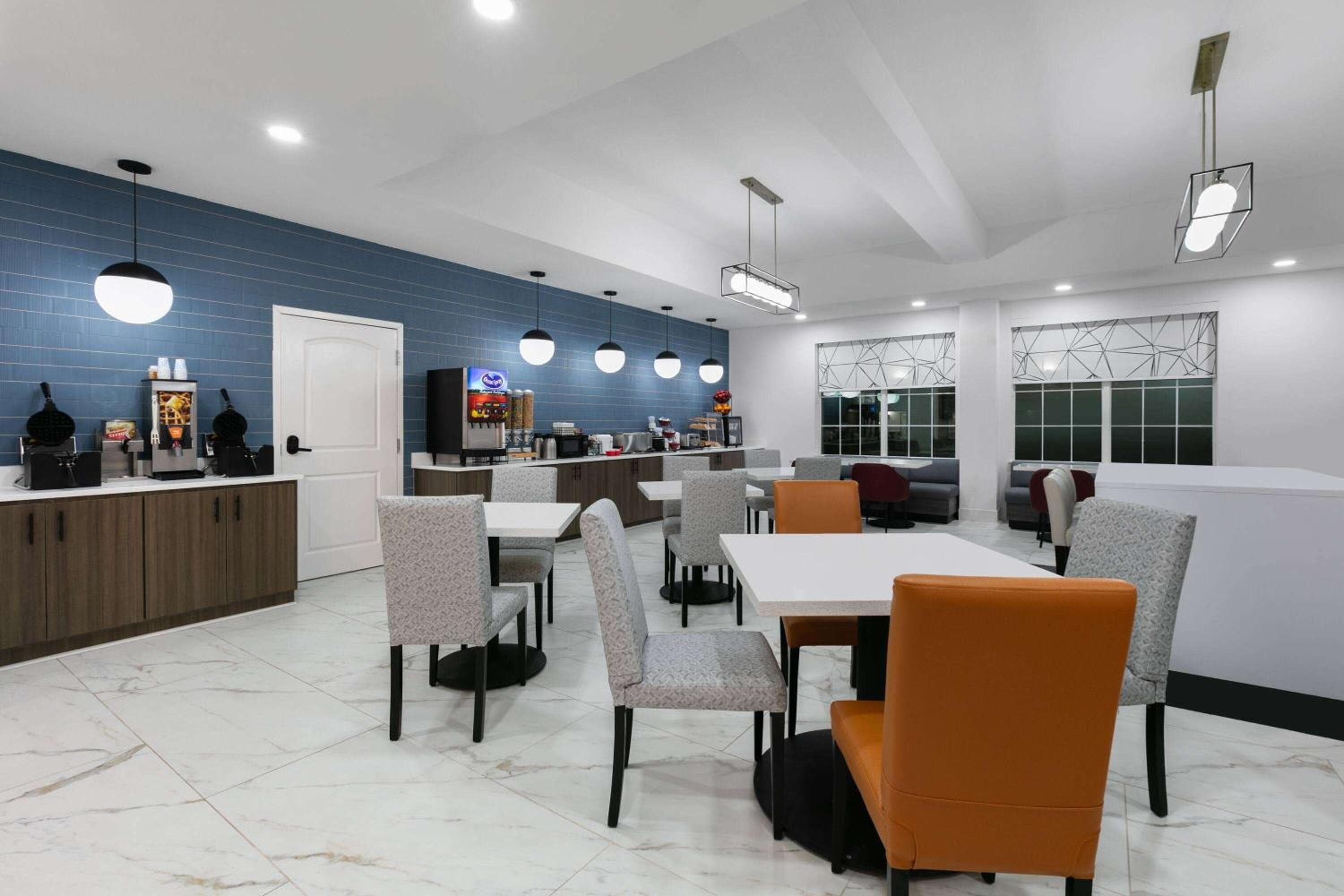 La Quinta Inn & Suites by Wyndham Ft Worth-Burleson