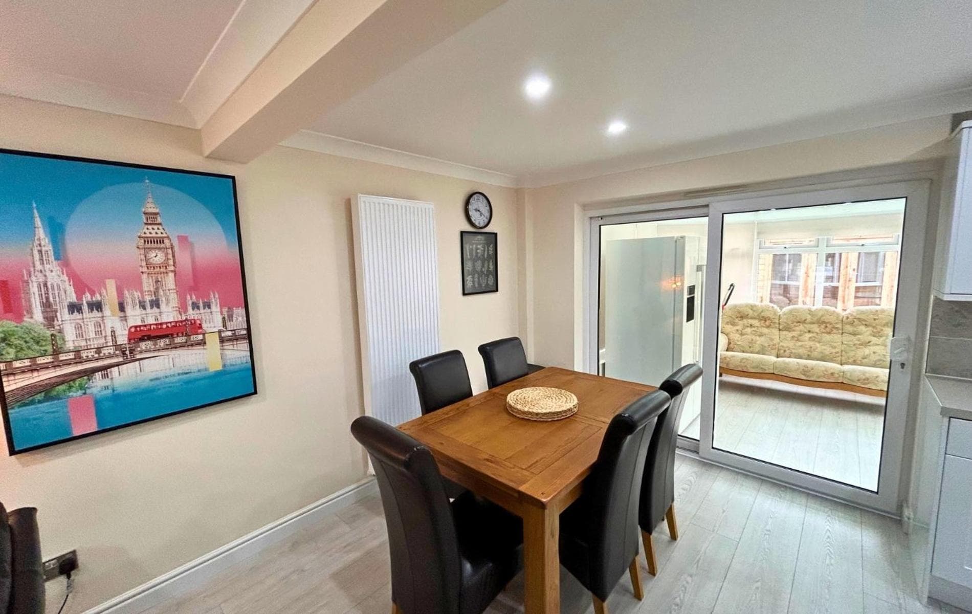 Addlestone Stylish Spacious Three Bedroom House