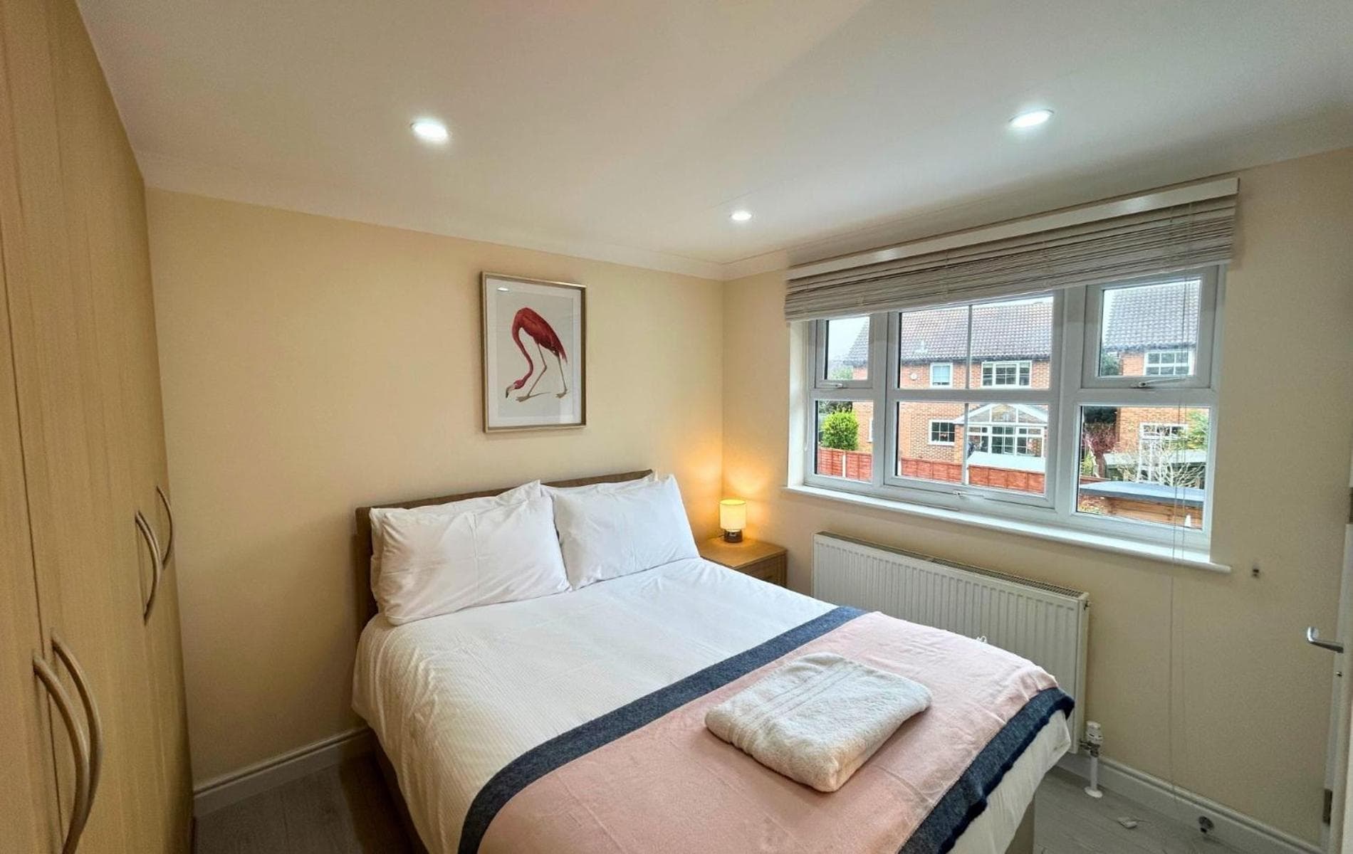 Addlestone Stylish Spacious Three Bedroom House