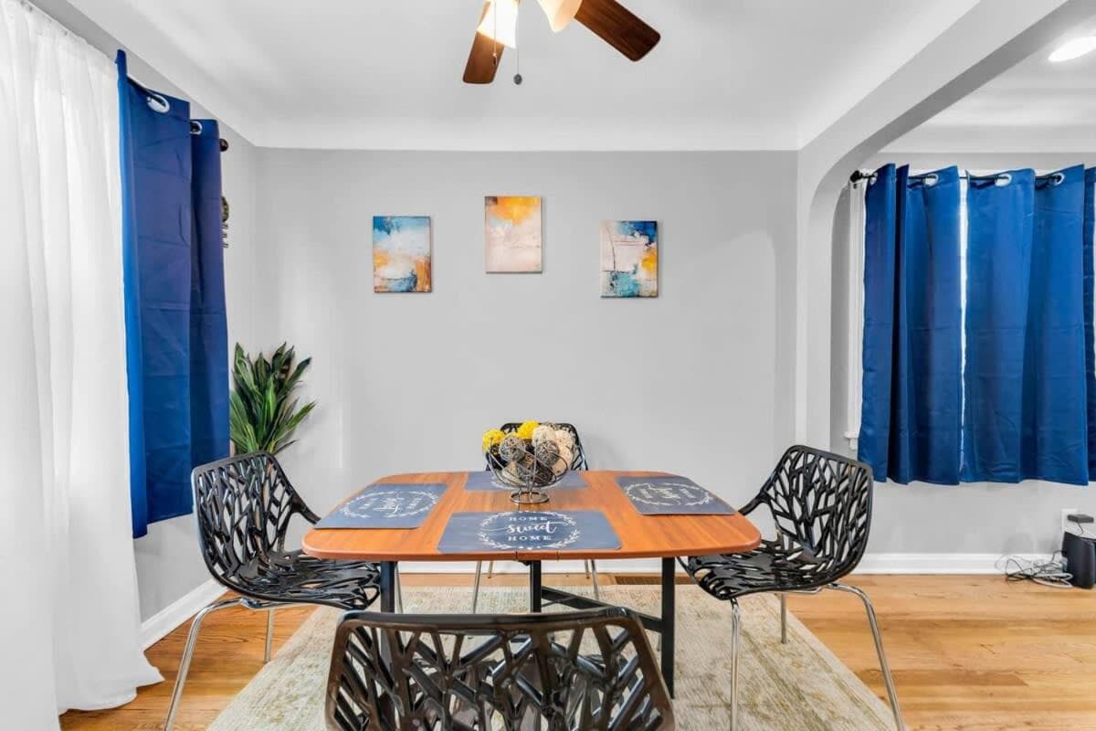 Renovated Brooklyn Townhome 9 Miles from Downtown