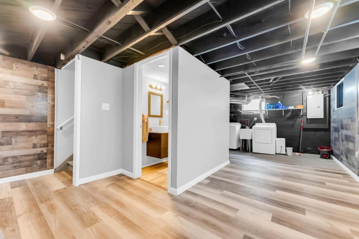 Renovated Brooklyn Townhome 9 Miles from Downtown