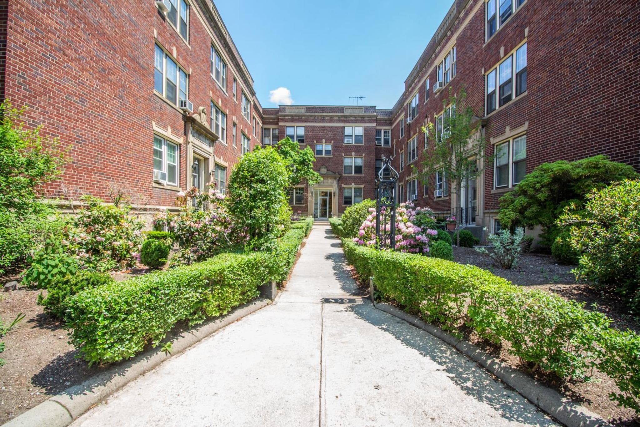 Renovated 2B, In-unit Laundry, Longwood, 1st Flr