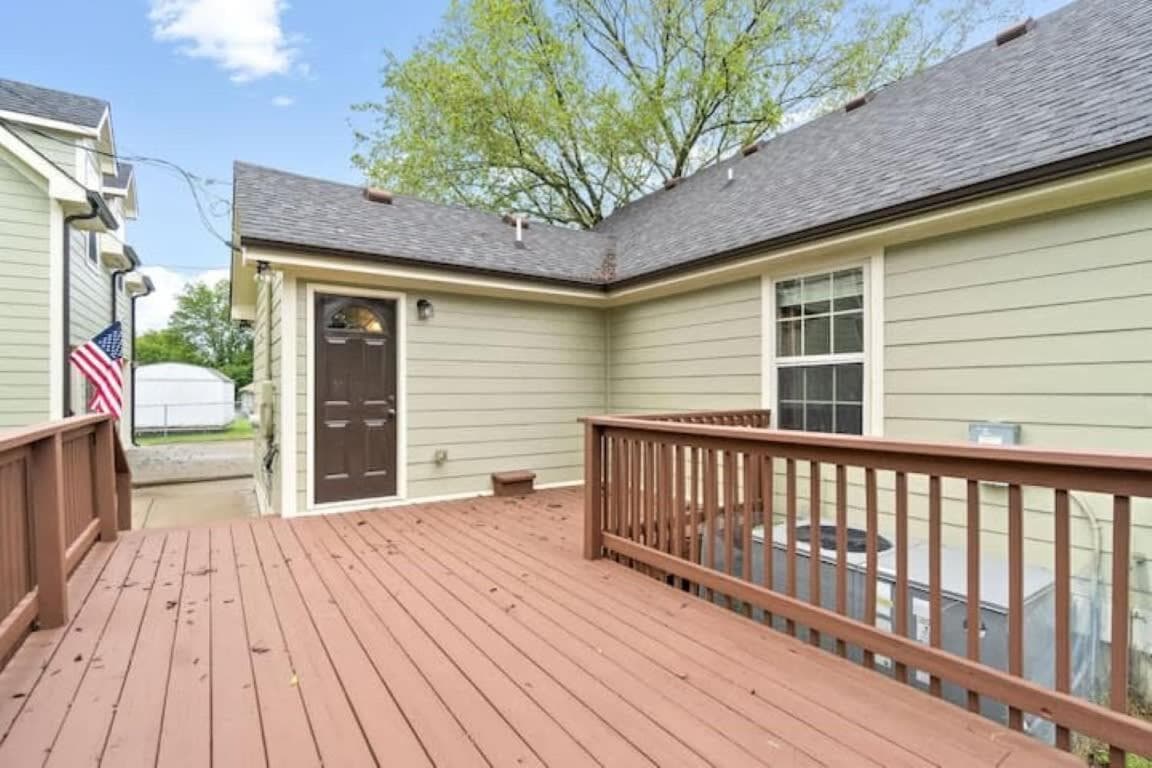 Farmhouse with Carriage House-Campbell, Downtown