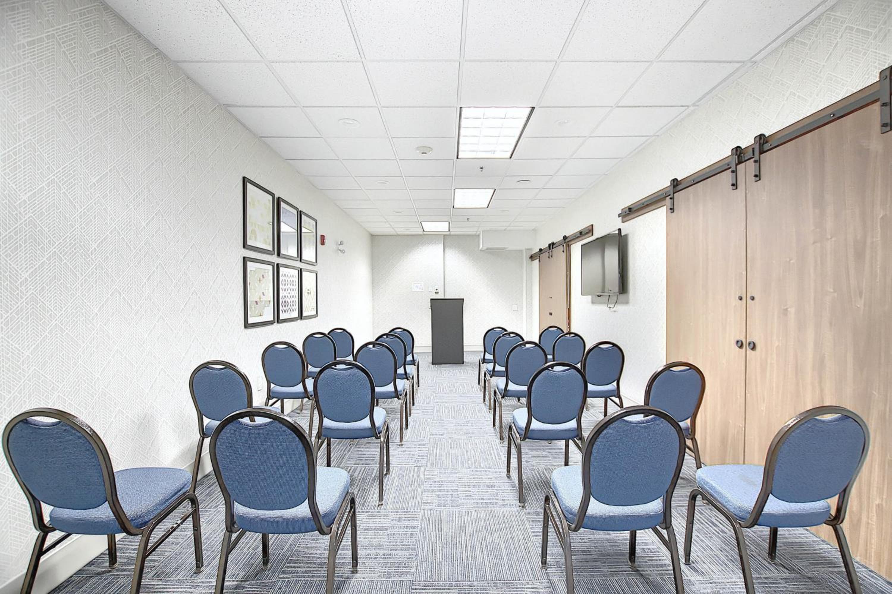 Holiday Inn Express Airport Calgary by IHG