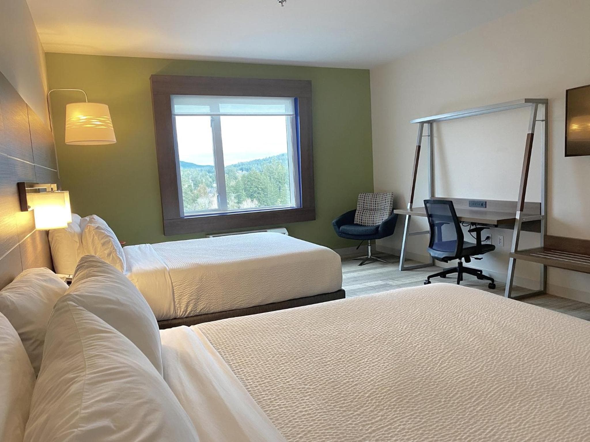 Holiday Inn Express & Suites Victoria-Colwood by IHG