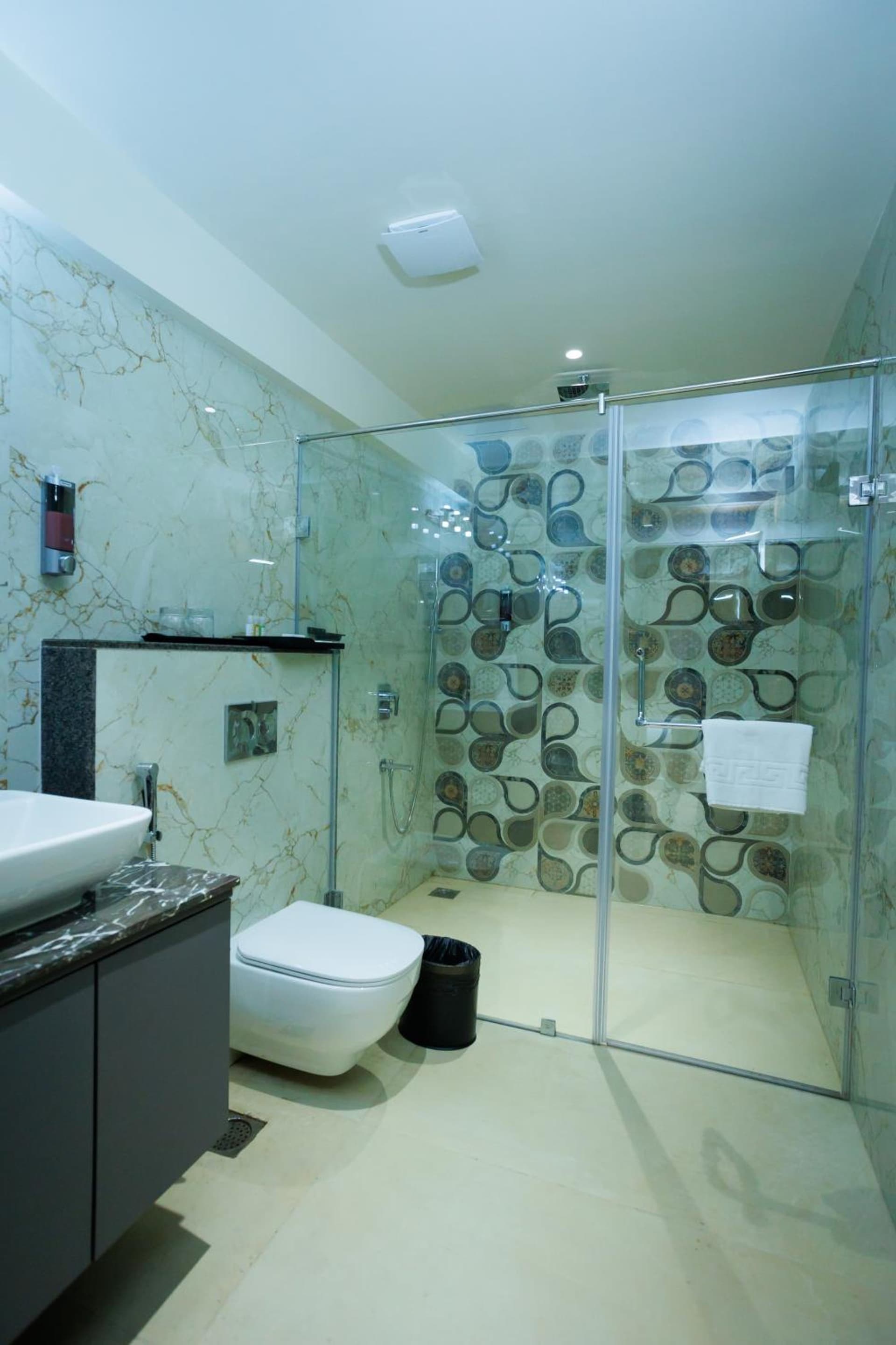 AJ GRAND ELITE HOTEL