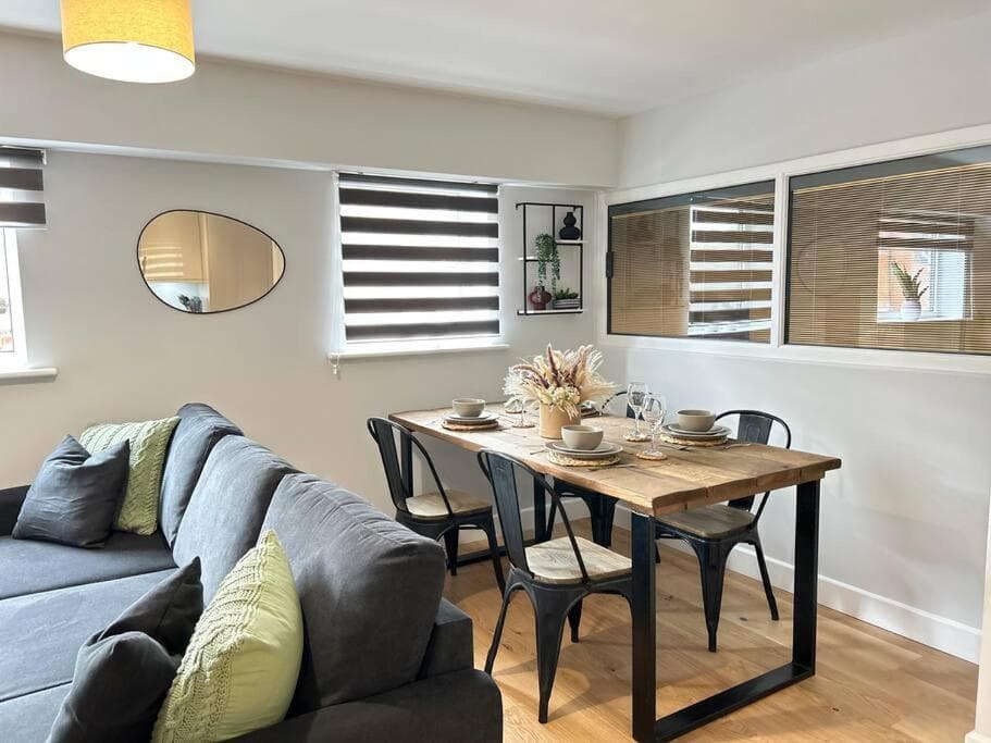 Trendy City Centre Apartment with FREE Parking