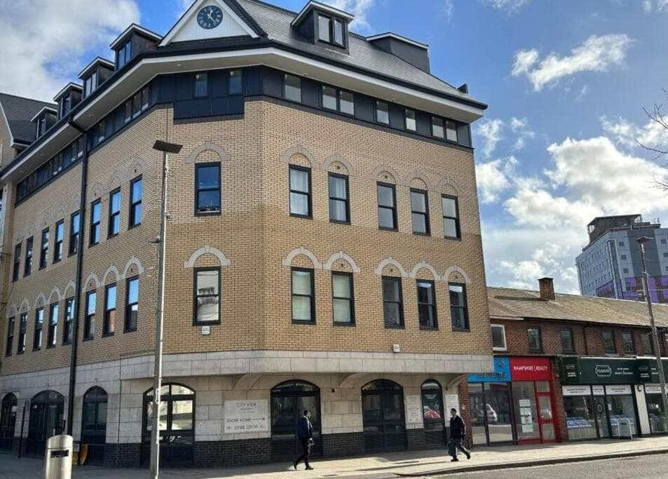 Trendy City Centre Apartment with FREE Parking