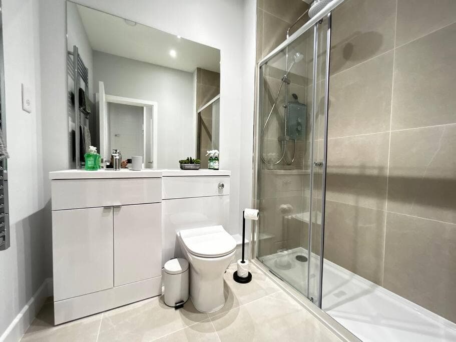 Trendy City Centre Apartment with FREE Parking