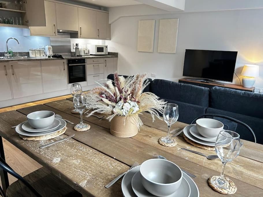 Trendy City Centre Apartment with FREE Parking