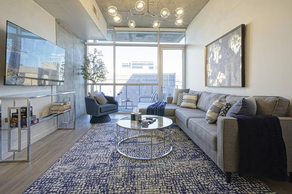 Loft Lv8 ※ Elegant Urban Oasis in Downtown Vegas