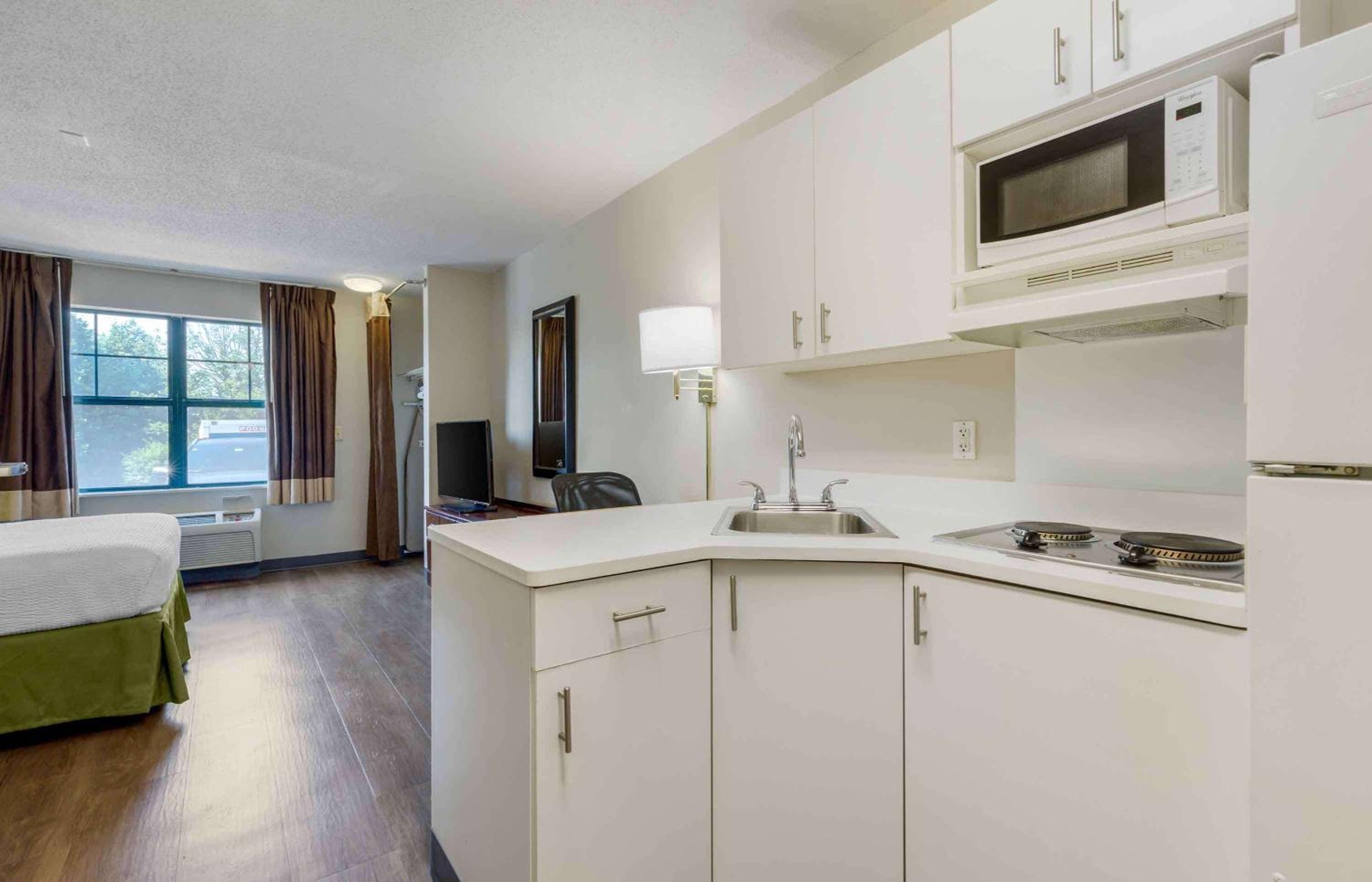 Studio 6 Corporate Extended Stay Washington, D C Germantown MD