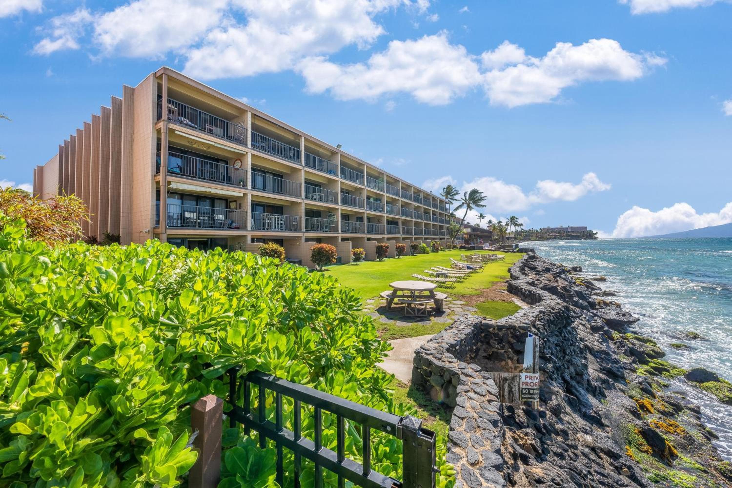 Kaleialoha 309 · KA 309 Oceanfront Condo AC Ocean Views Heated P