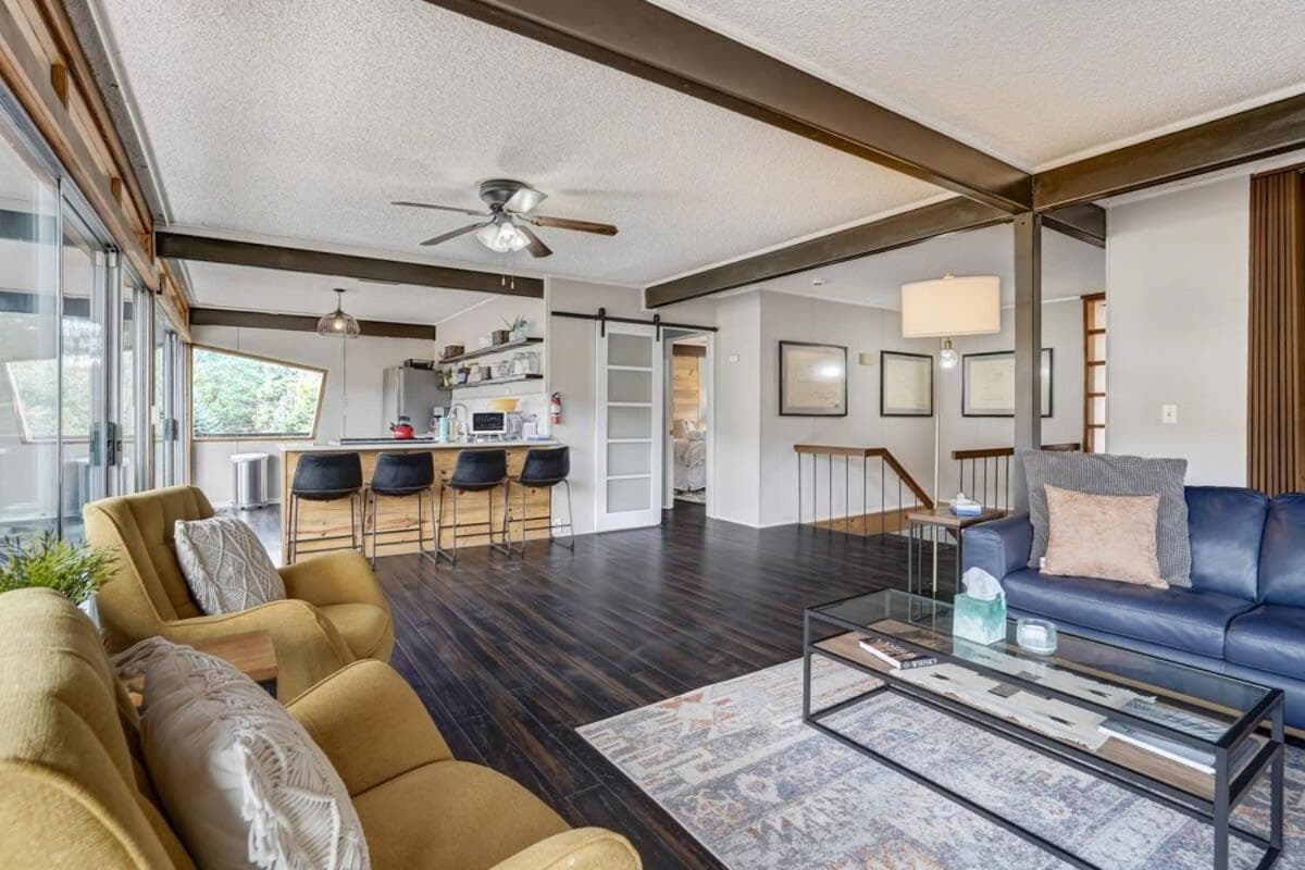 4BR Cabin Mountain Views with Fireplace