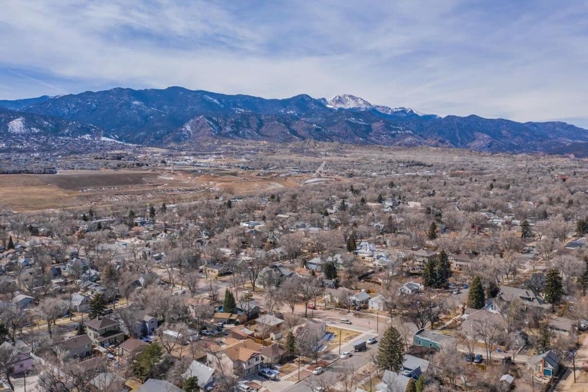 2 BDS Garden Of Gods - Near it all