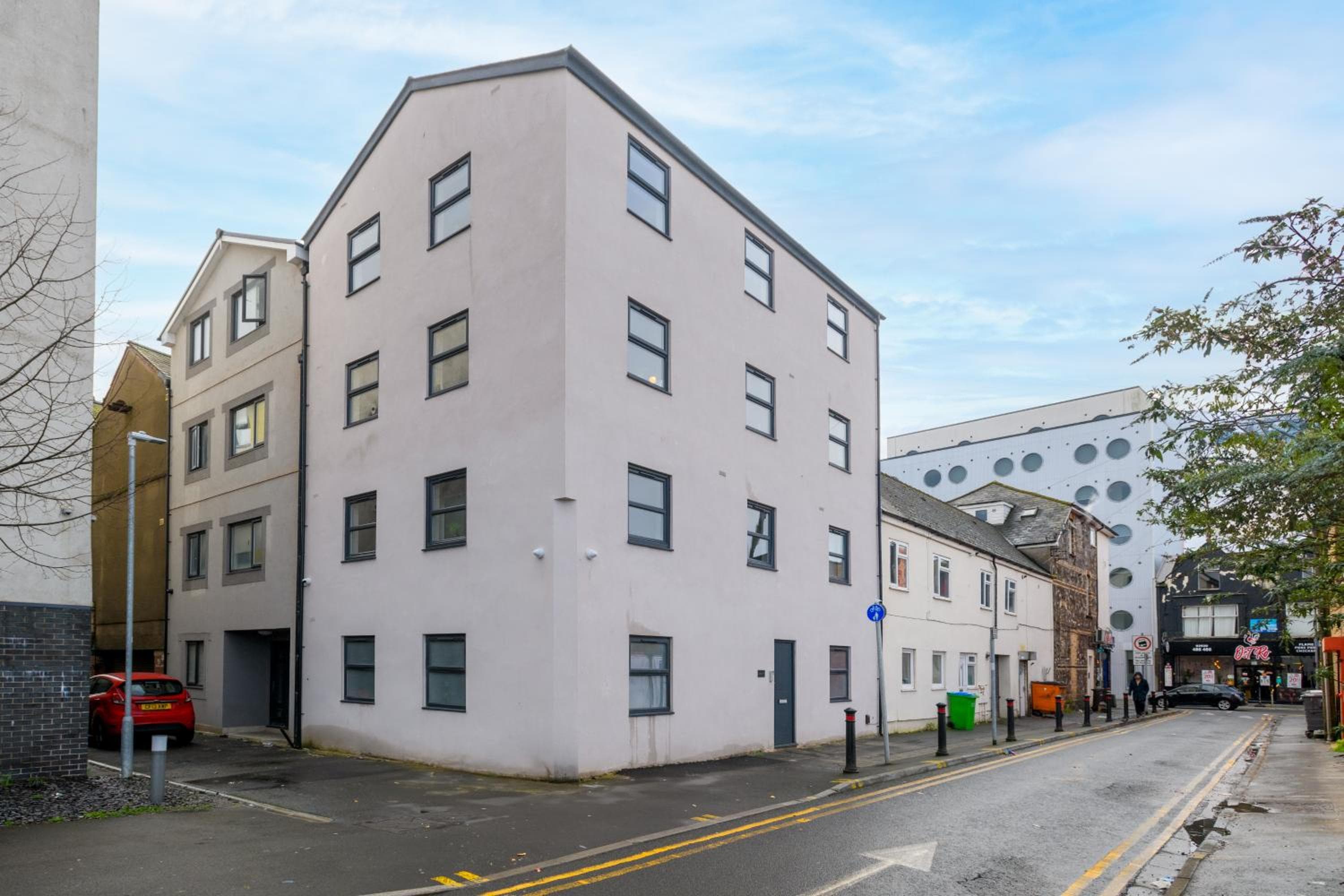 CityPad2 Stylish City Centre 2BR Apartment with Free Parking & WIFI