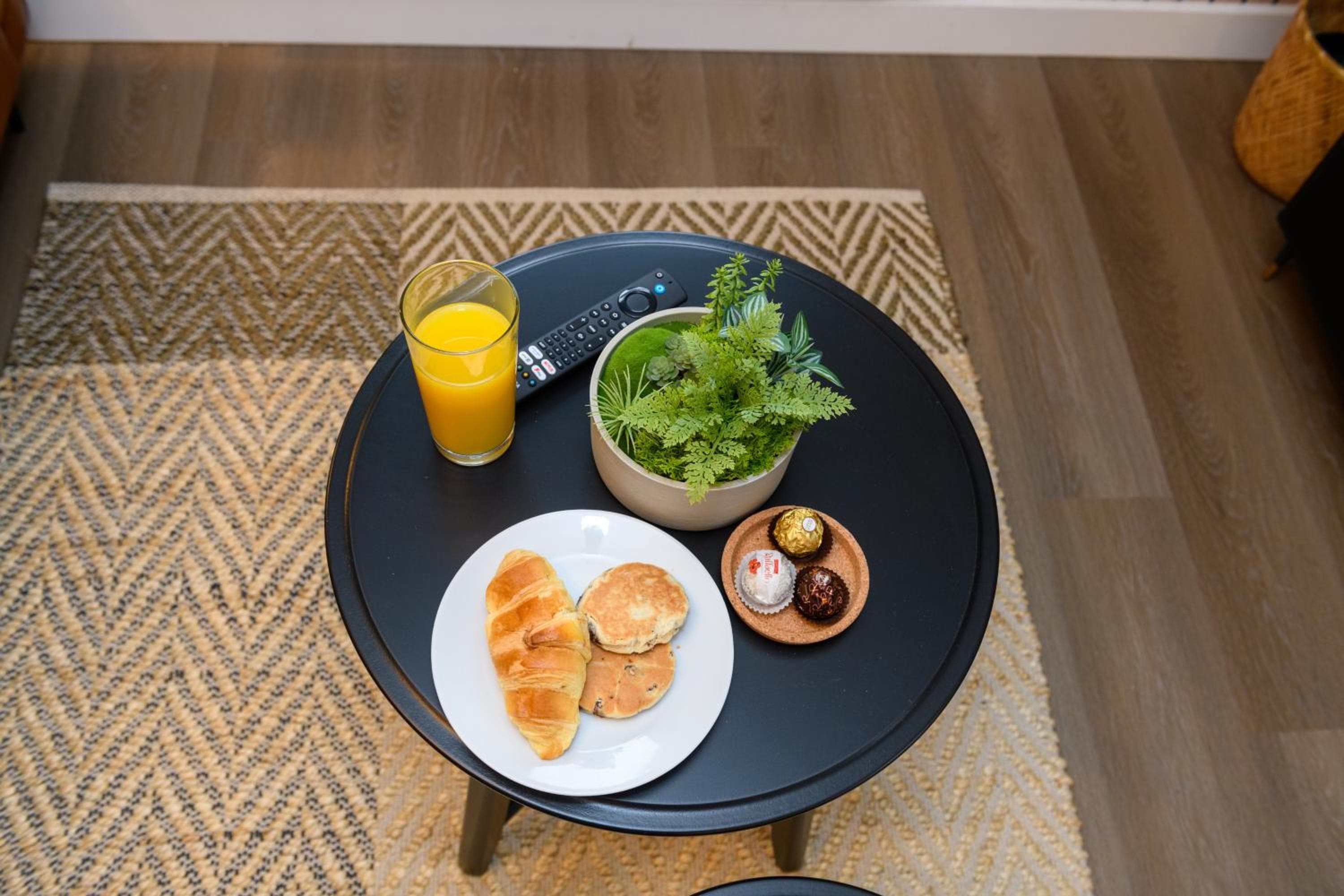 CityPad2 Stylish City Centre 2BR Apartment with Free Parking & WIFI