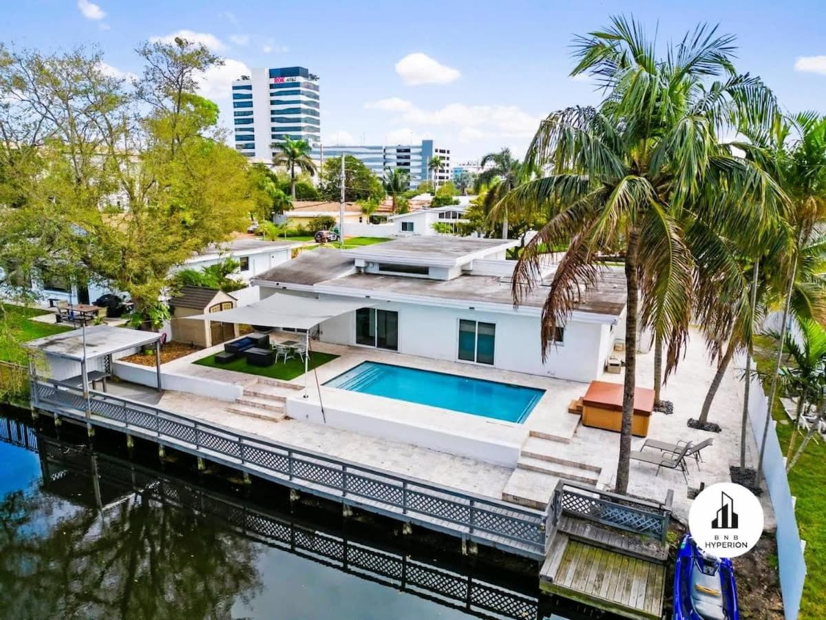 Uhost AI - 5BR Miami Home - Pool & Hot Tub