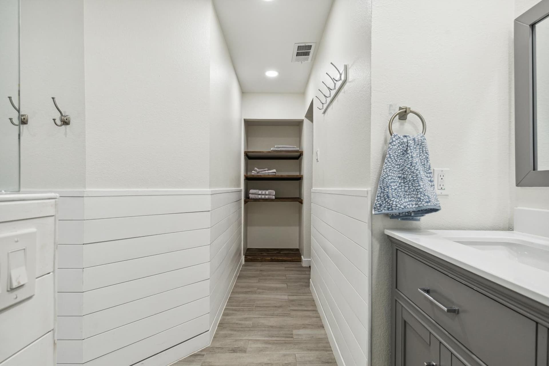 Dallas Gem: 3BR Prime Location