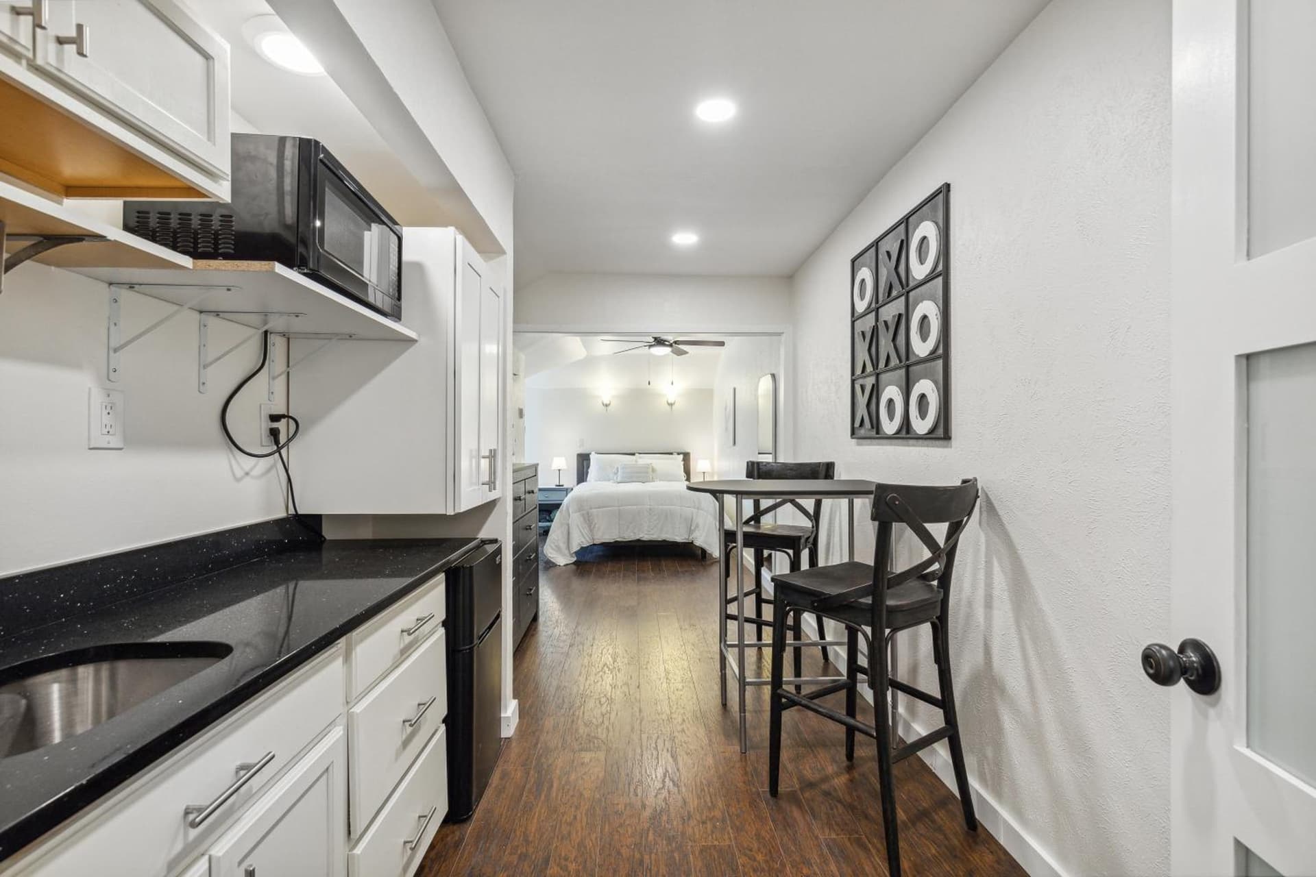 Dallas Gem: 3BR Prime Location