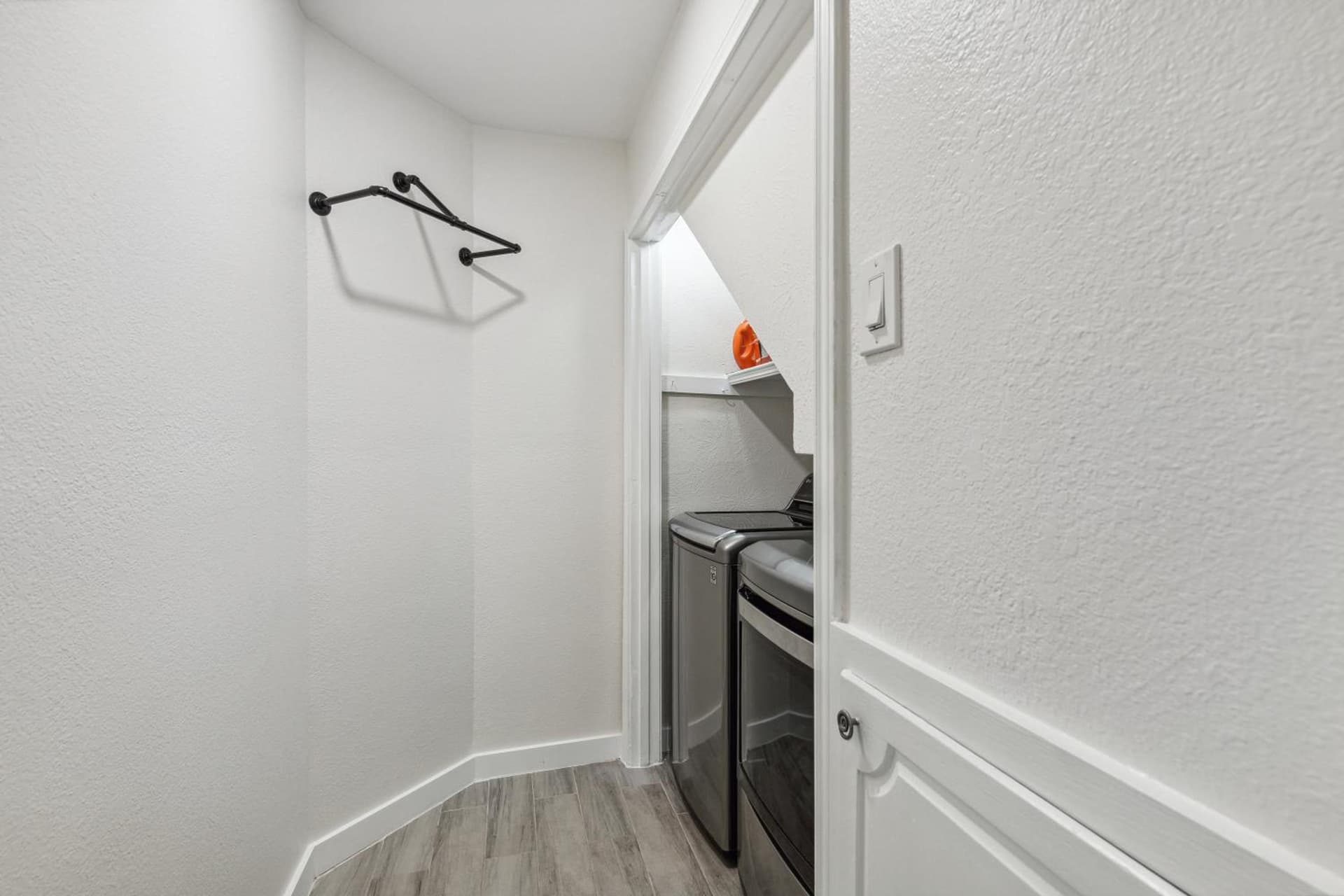 Dallas Gem: 3BR Prime Location