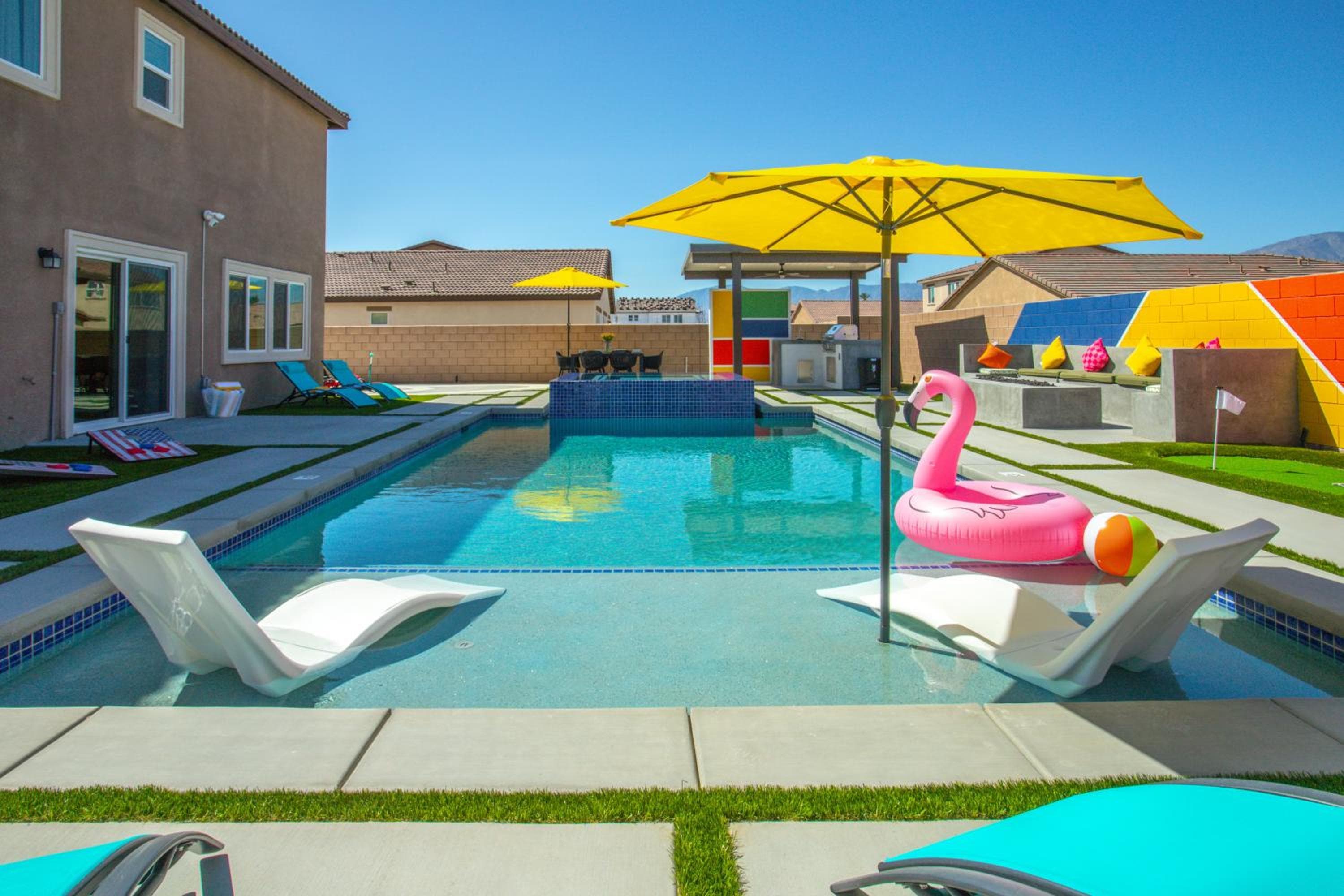 Colorful Wonderland w Pool/Spa, Pickleball &GameRm