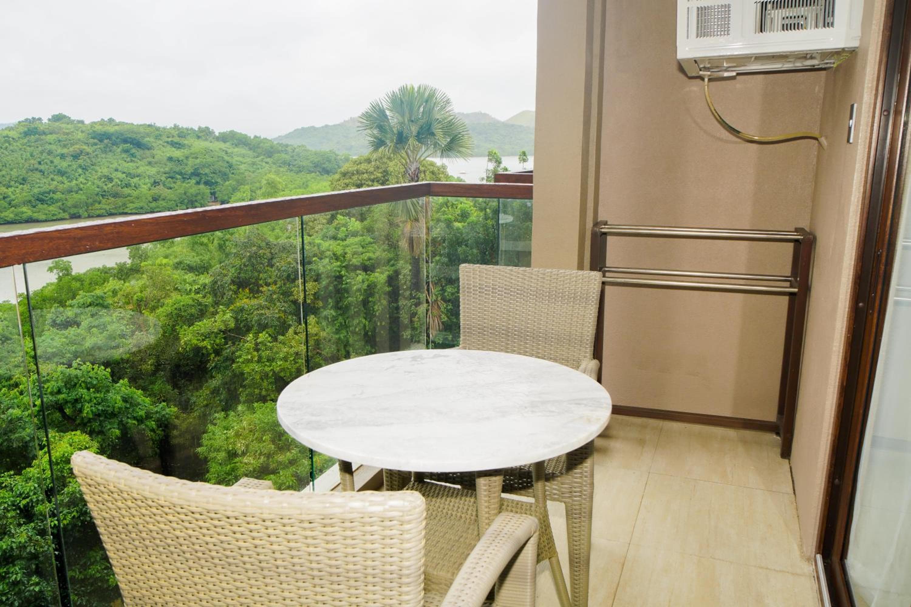 Zuri Resort