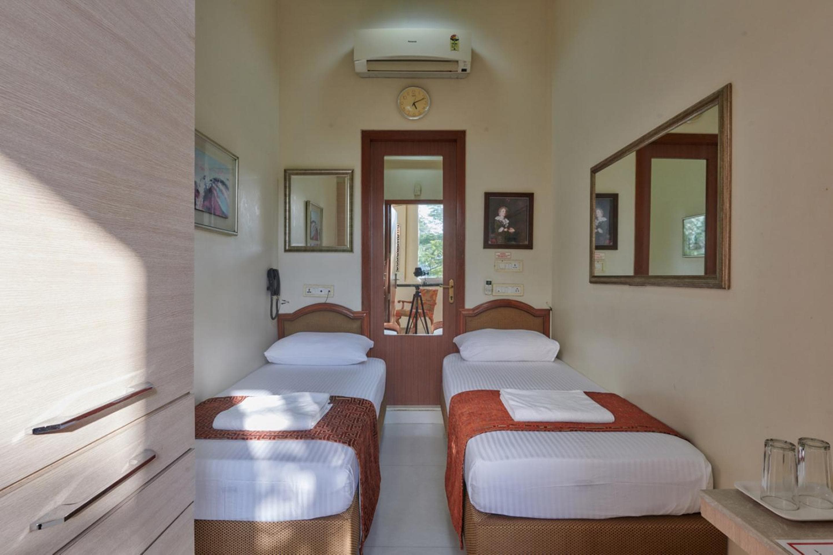 Elphinstone Hotel